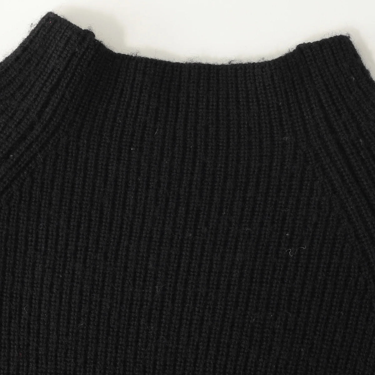 LIGHTWEIGHT WOOL KNIT
