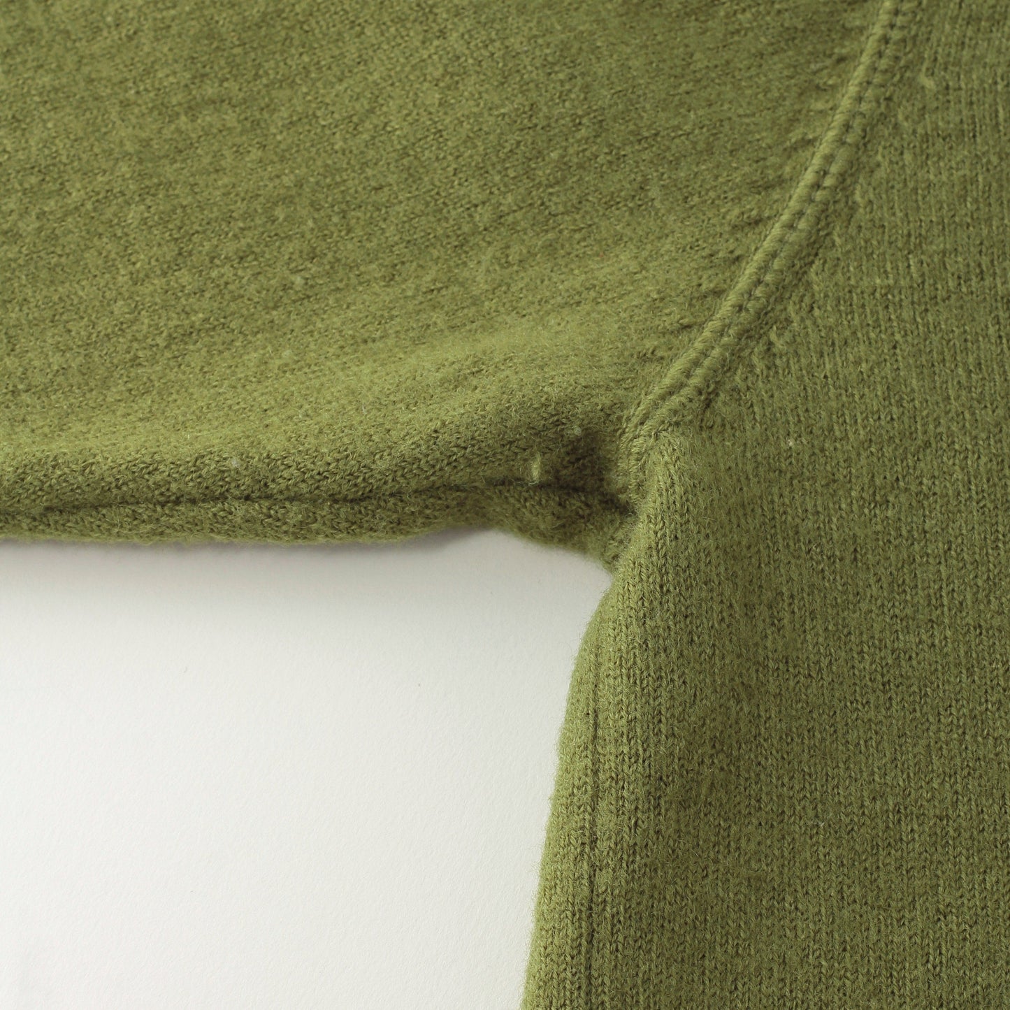 FELTED ROUGH WOOL KNIT