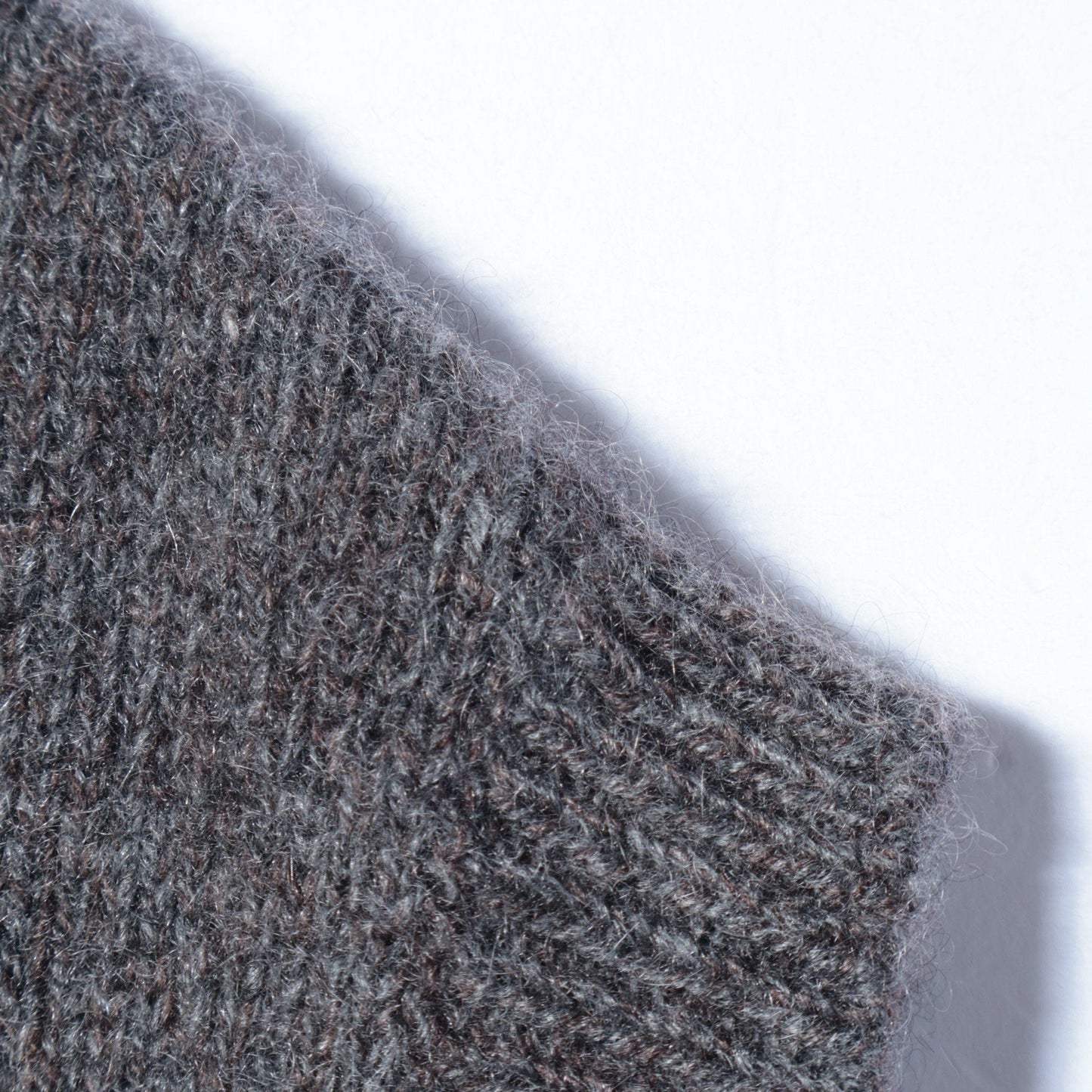 CASHMERE SLEEVELESS ROLL NECK KNIT