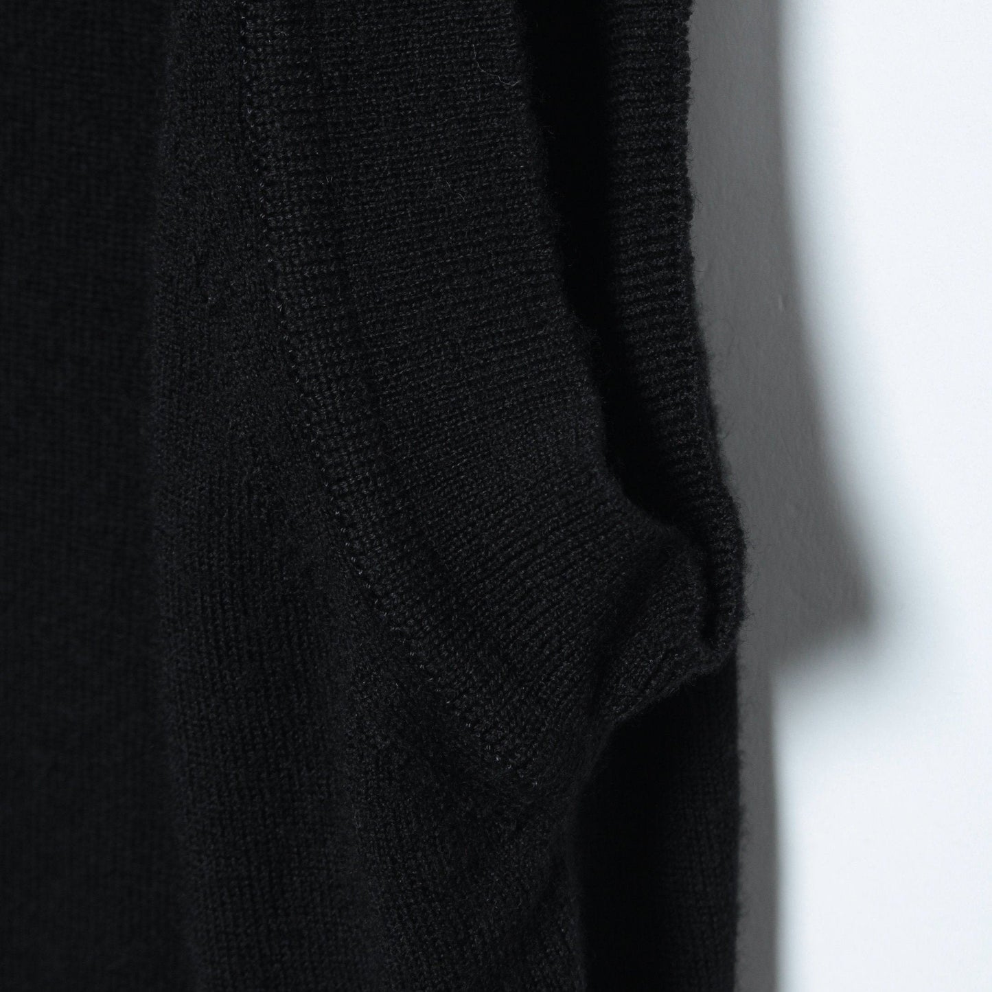 V NECK WAISTCOAT KNIT