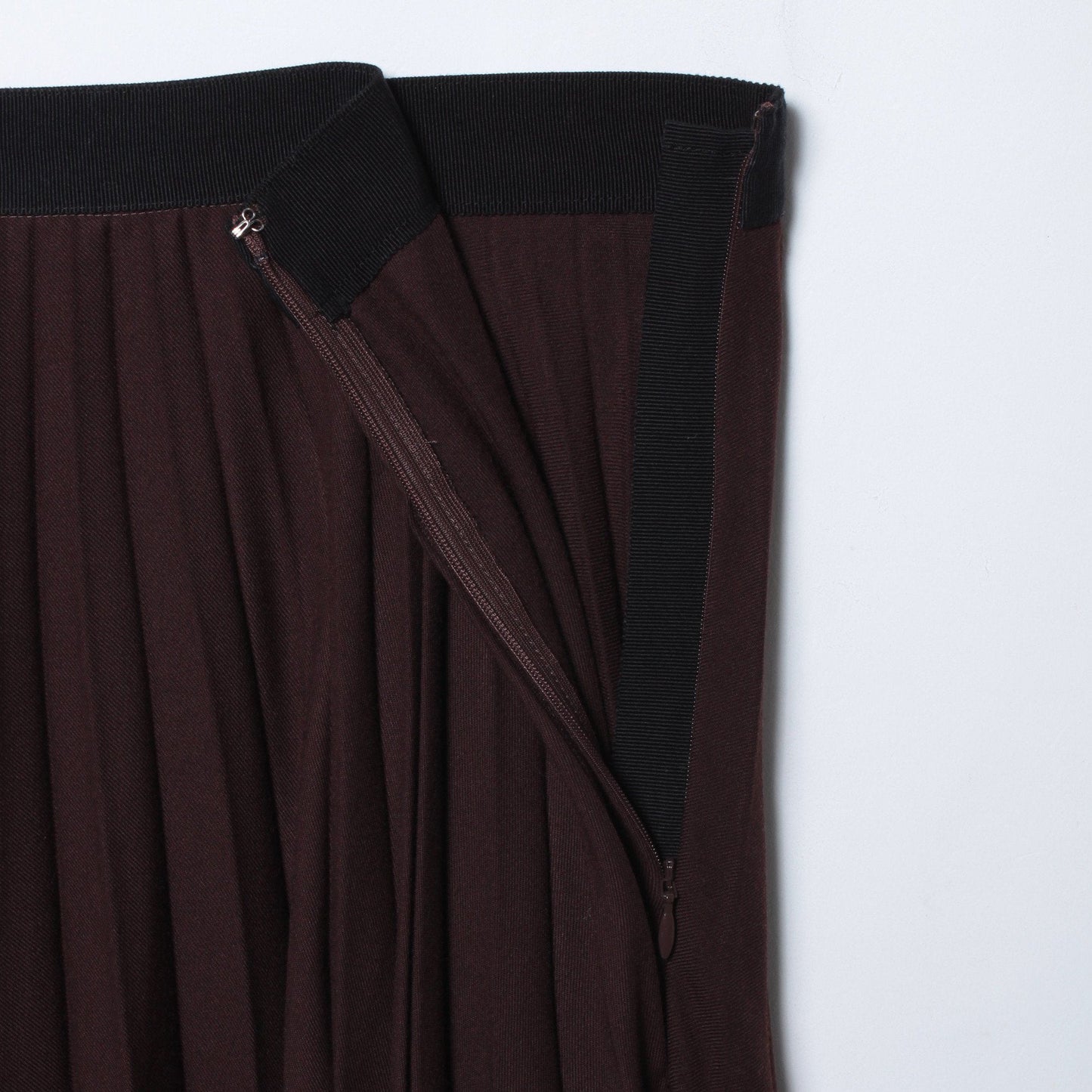 FINE WOOL GABARDINE SKIRT