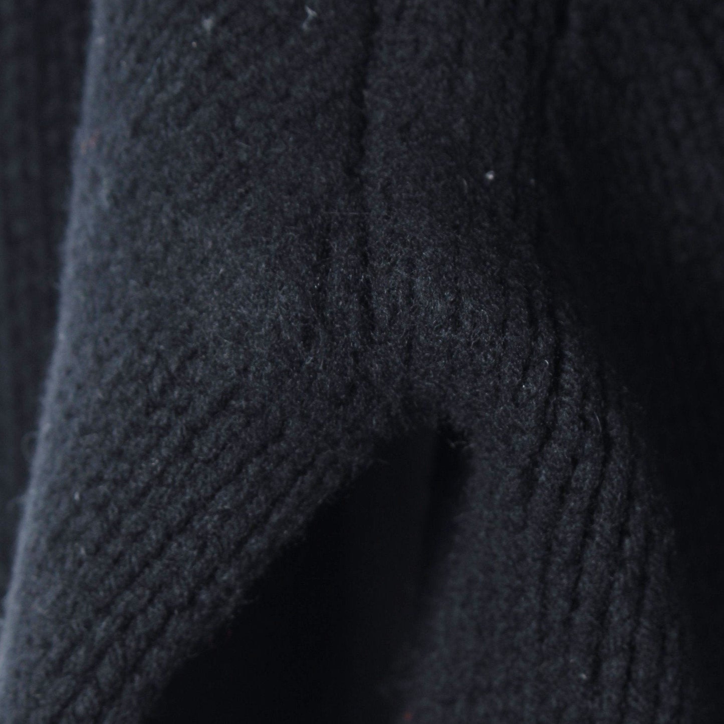 OPEN ROLL NECK KNIT