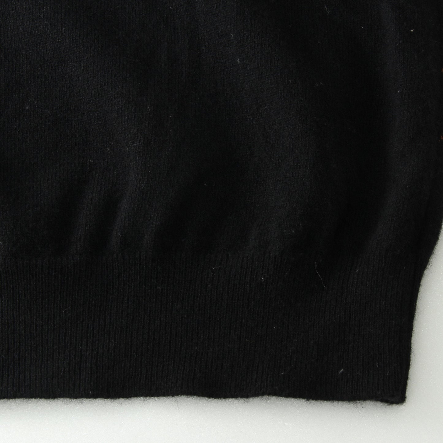 FINE WOOL GRAPHIC ARGYLE KNIT