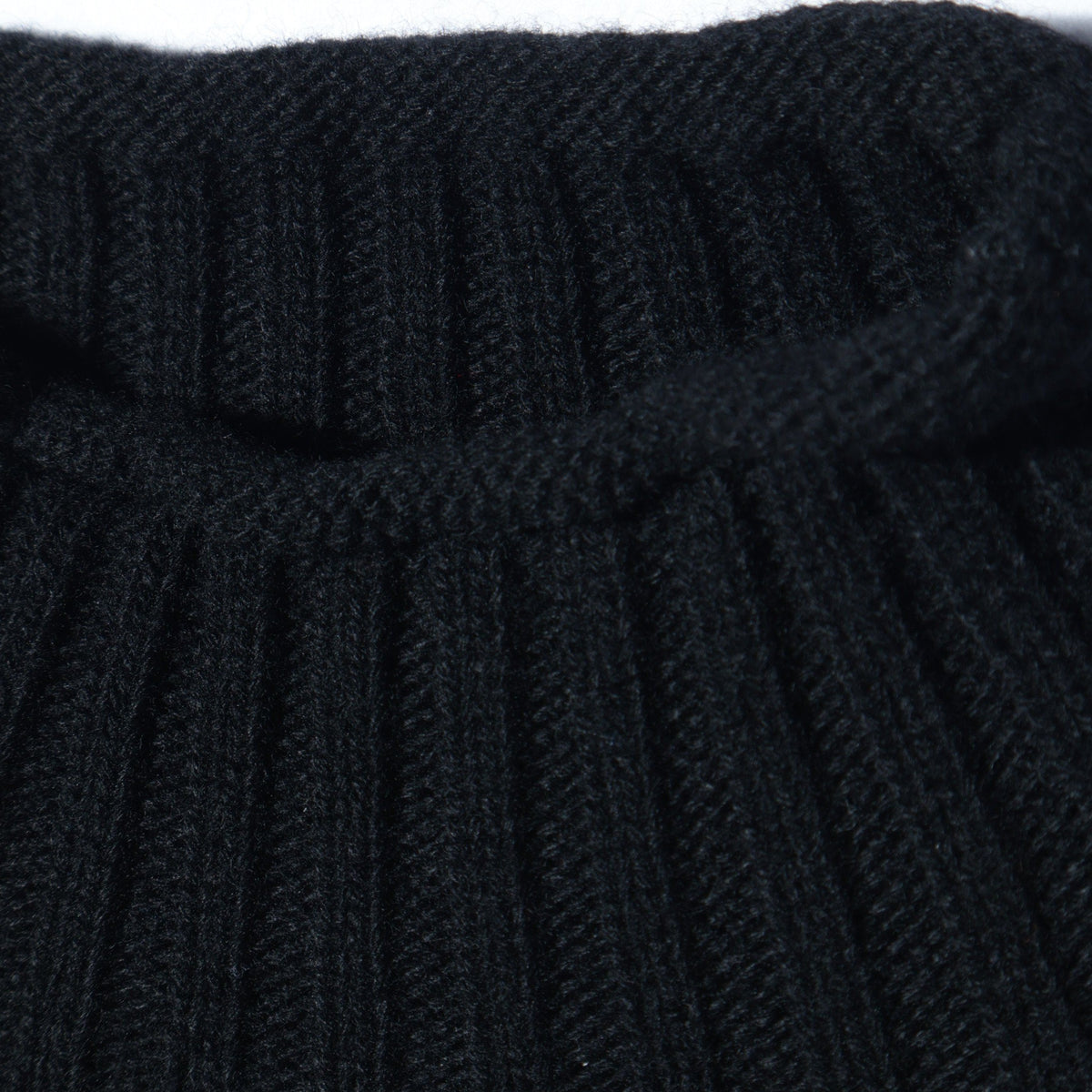 LIGHTWEIGHT WOOL KNIT