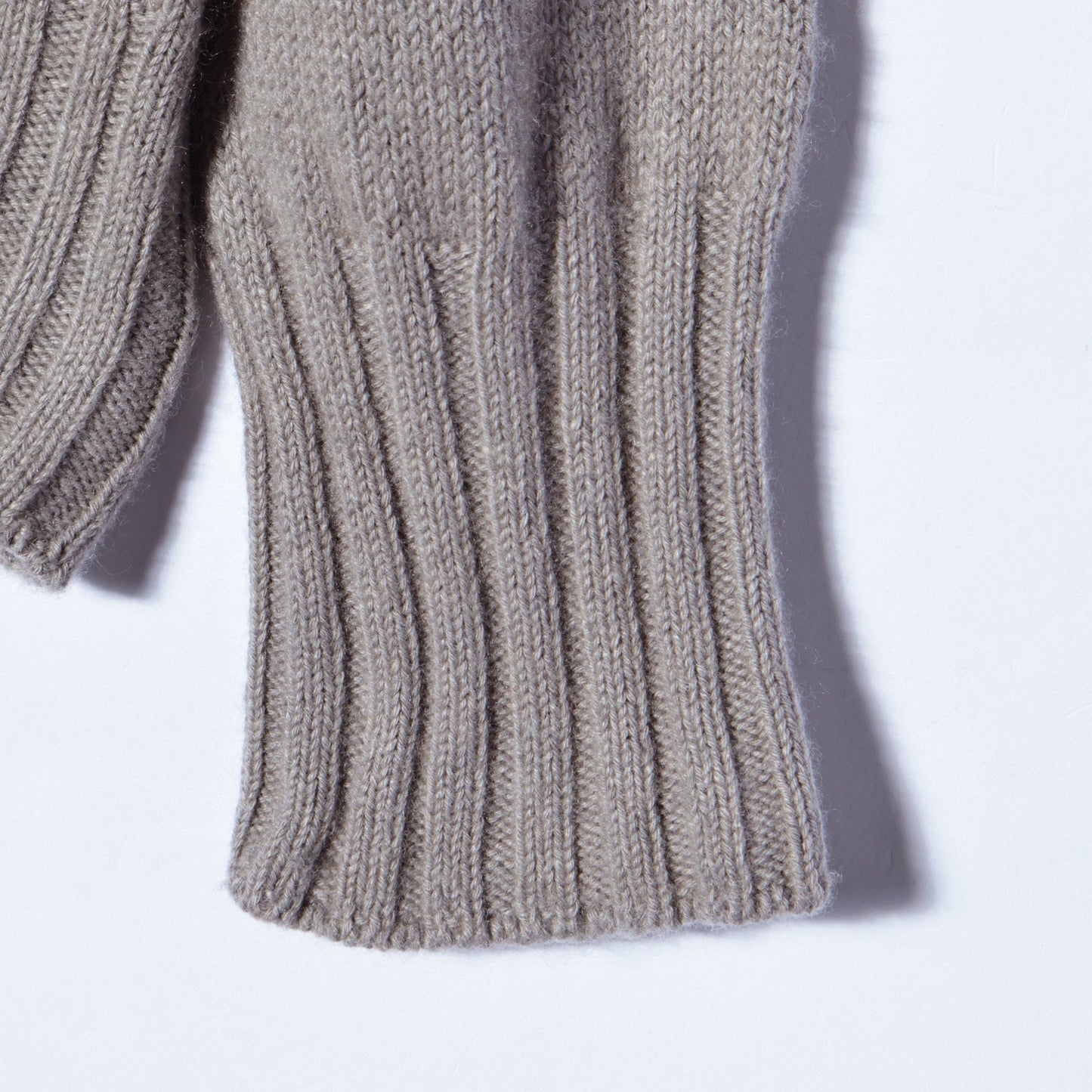 WIDE ROLL NECK KNIT