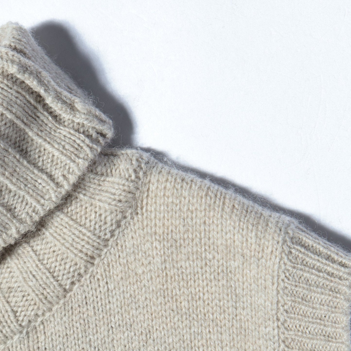 SLEEVELESS ROLL NECK KNIT