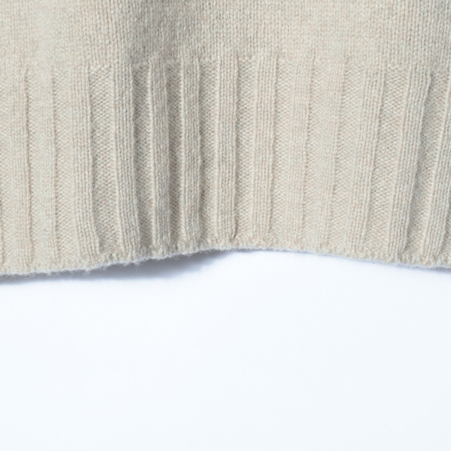 SLEEVELESS ROLL NECK KNIT