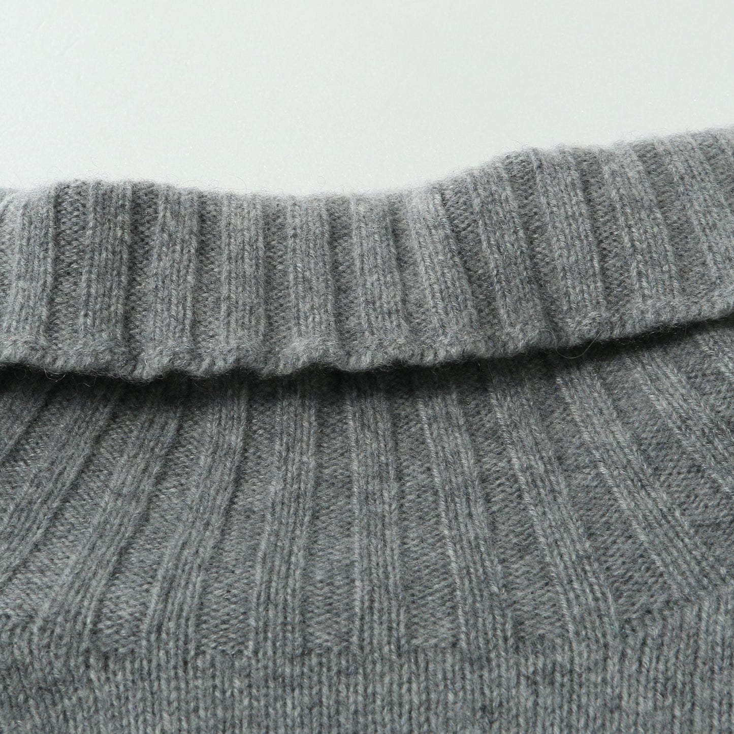 WIDE ROLL NECK KNIT
