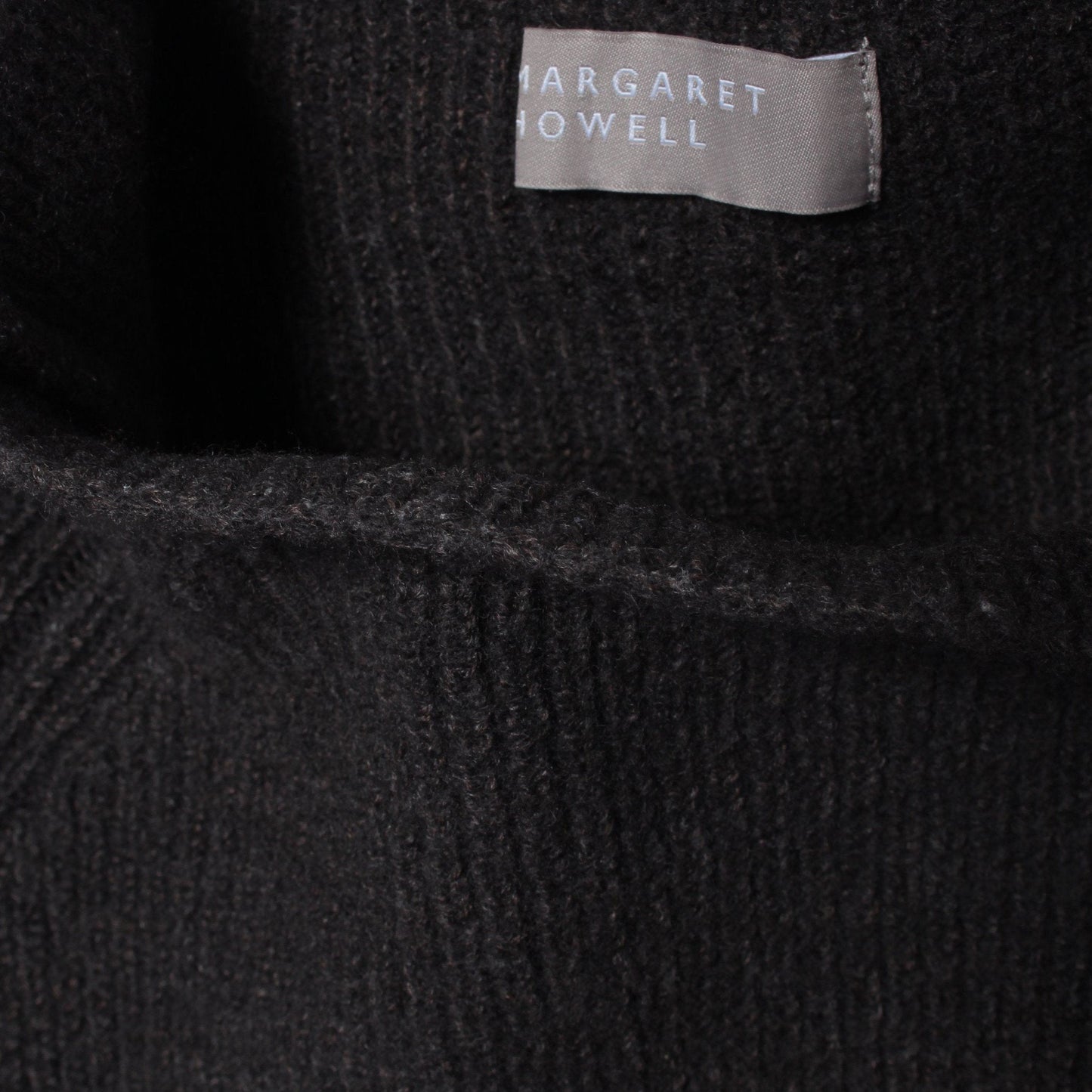 LIGHTWEIGHT WOOL KNIT