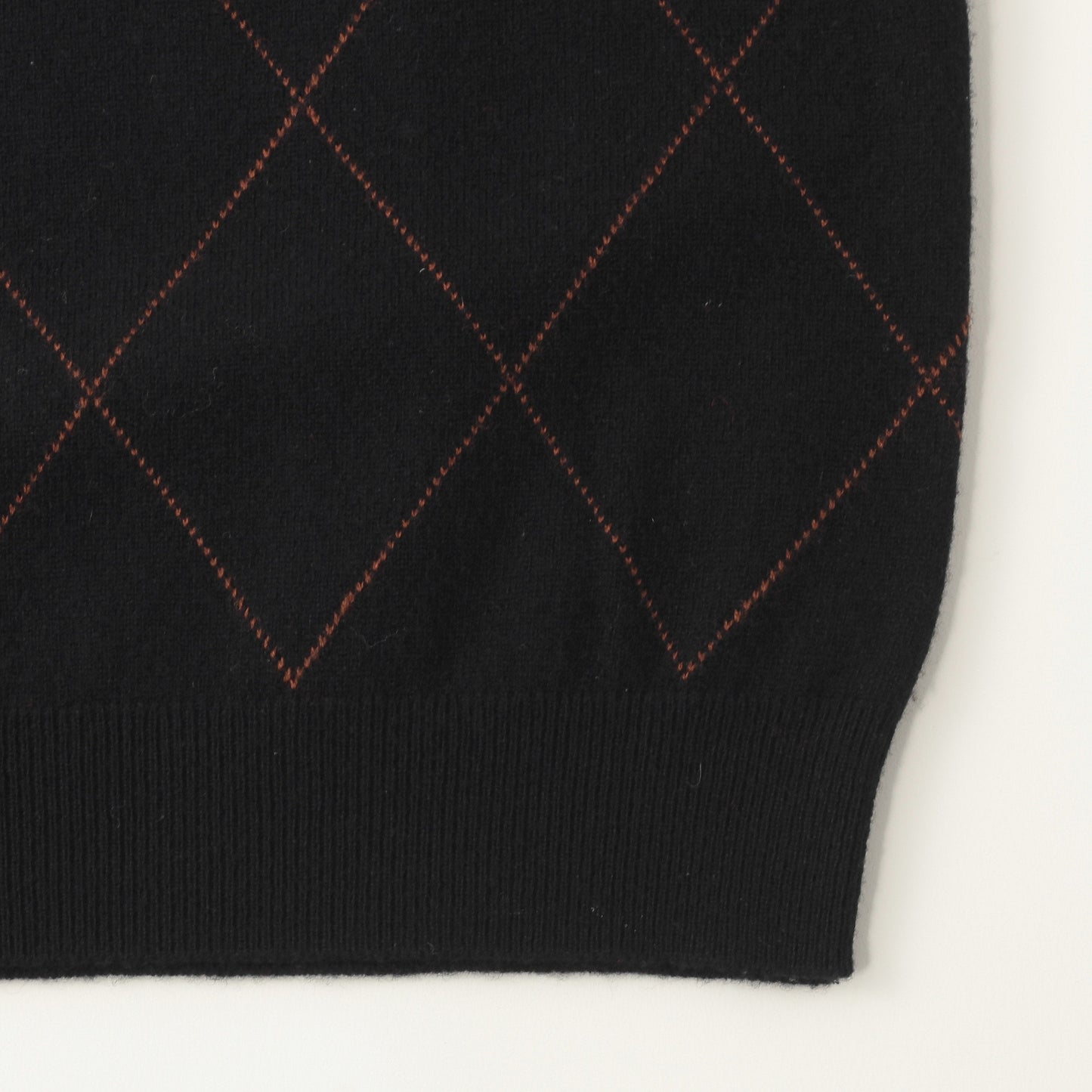 FINE WOOL GRAPHIC ARGYLE KNIT