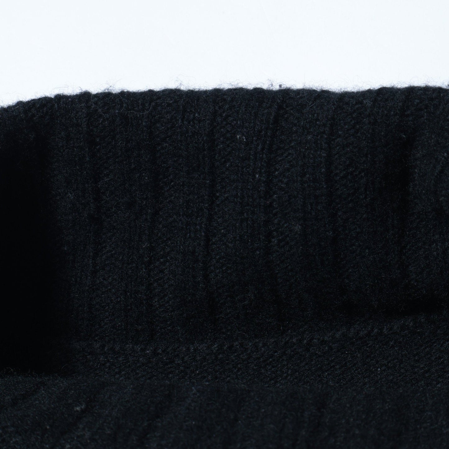 SLEEVELESS ROLL NECK KNIT