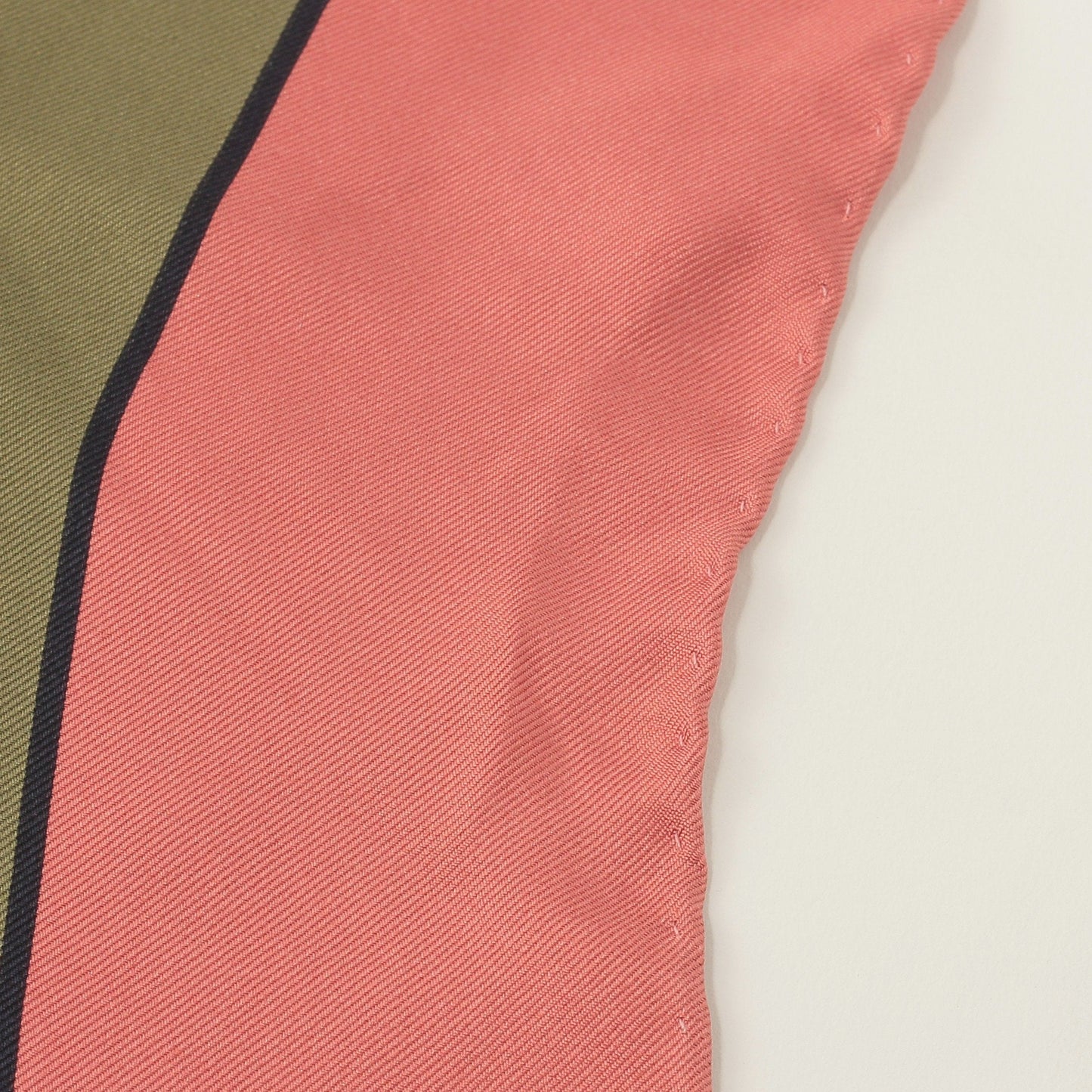 OUTLINE BORDER SCARF