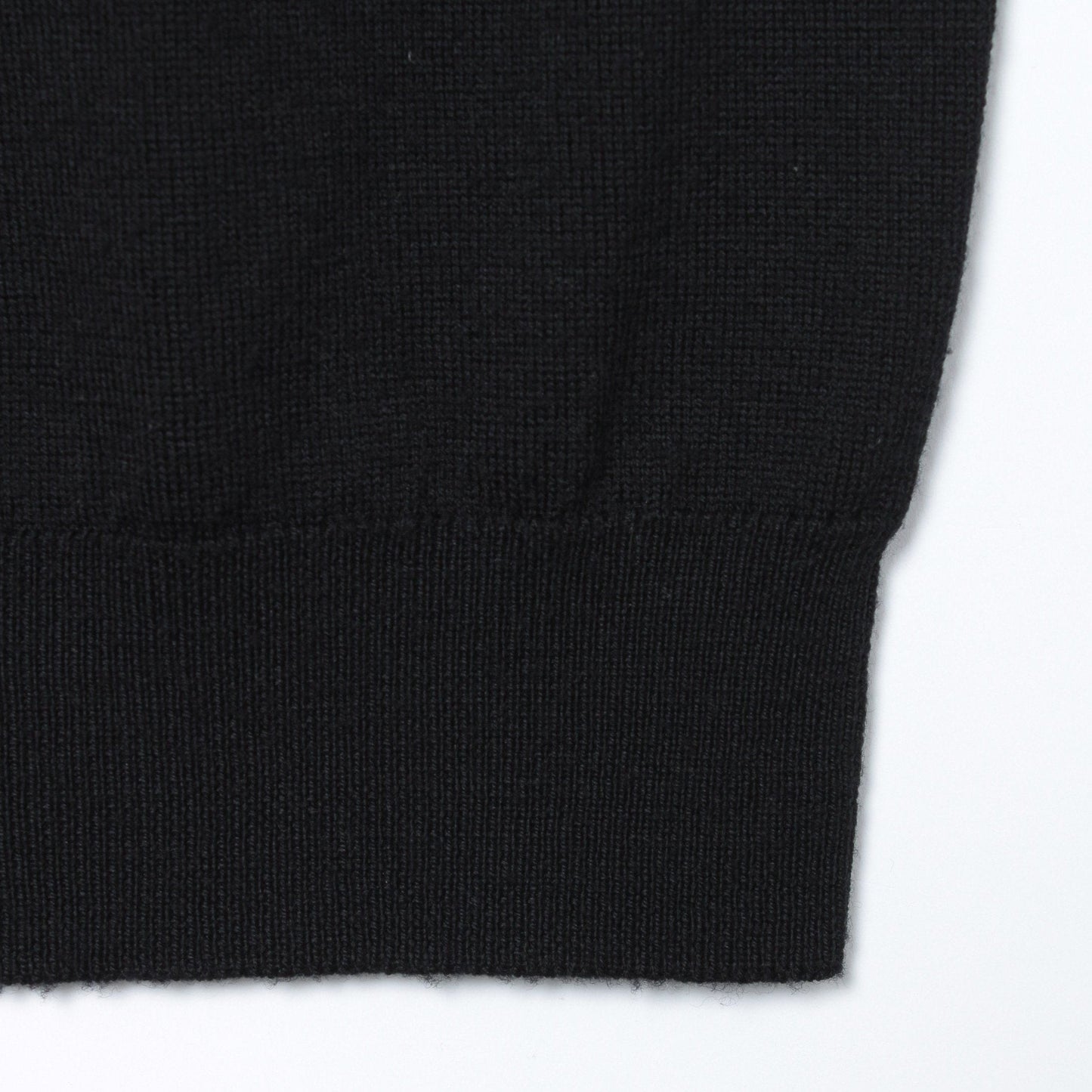 FINE WOOL TURTLE NECK KNIT