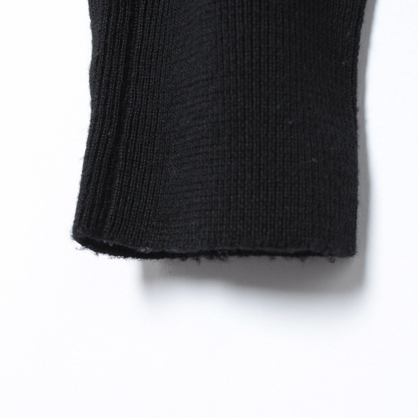 FINE WOOL TURTLE NECK KNIT