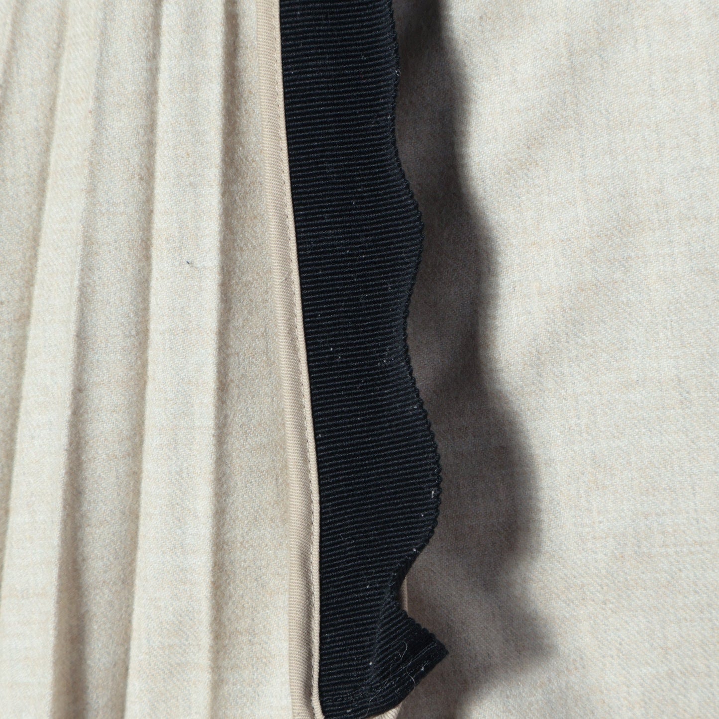 LIGHT FLANNEL SKIRT