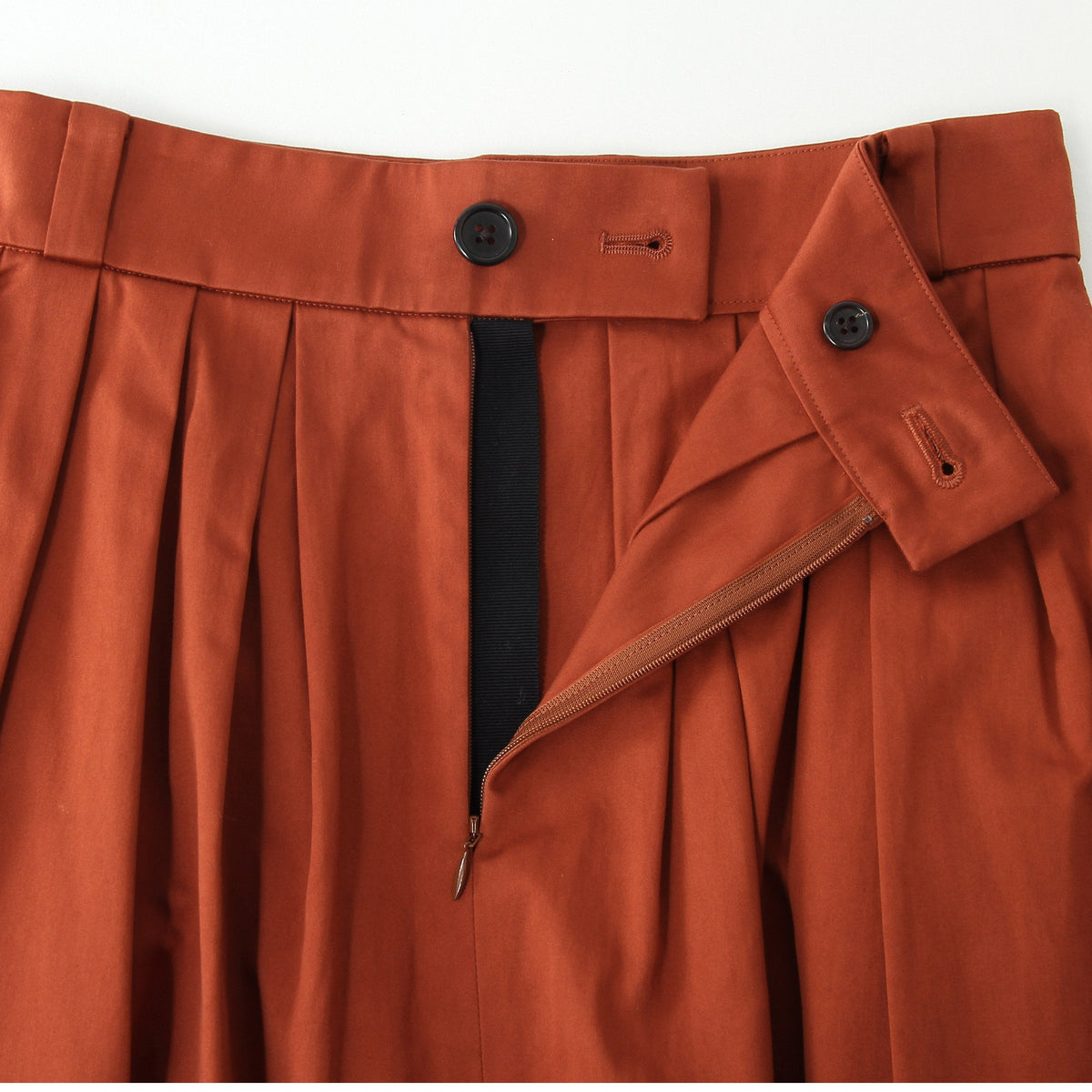 WASHED COTTON SATEEN SKIRT