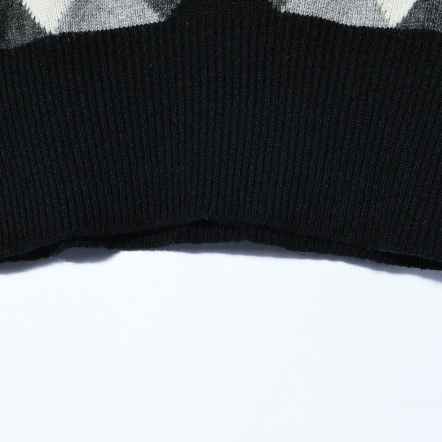 GRAPHIC ARGYLE KNIT