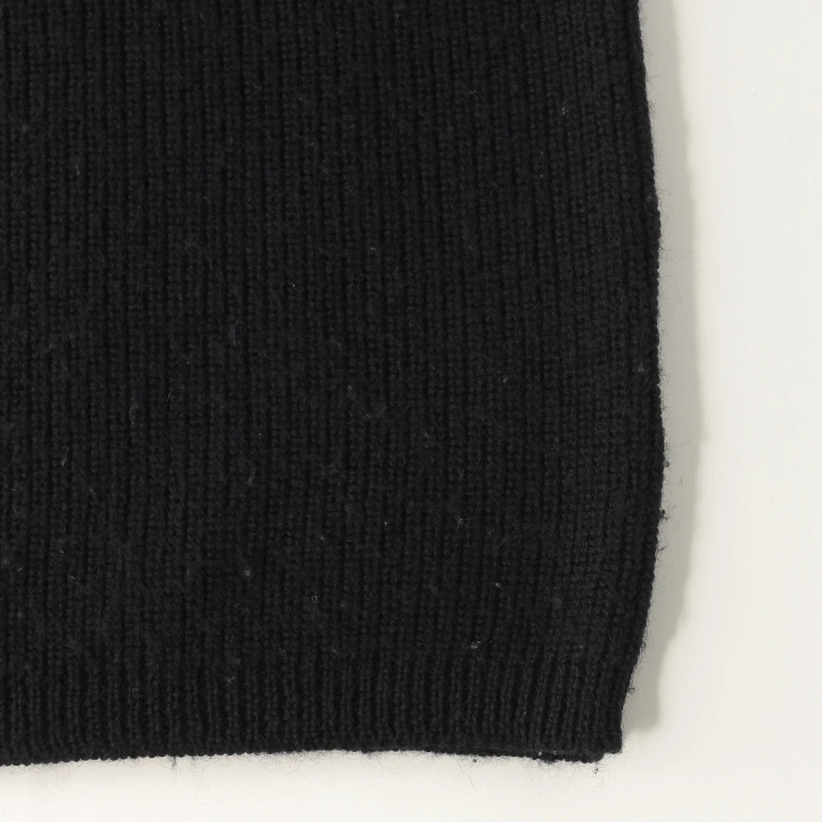 LIGHTWEIGHT WOOL KNIT