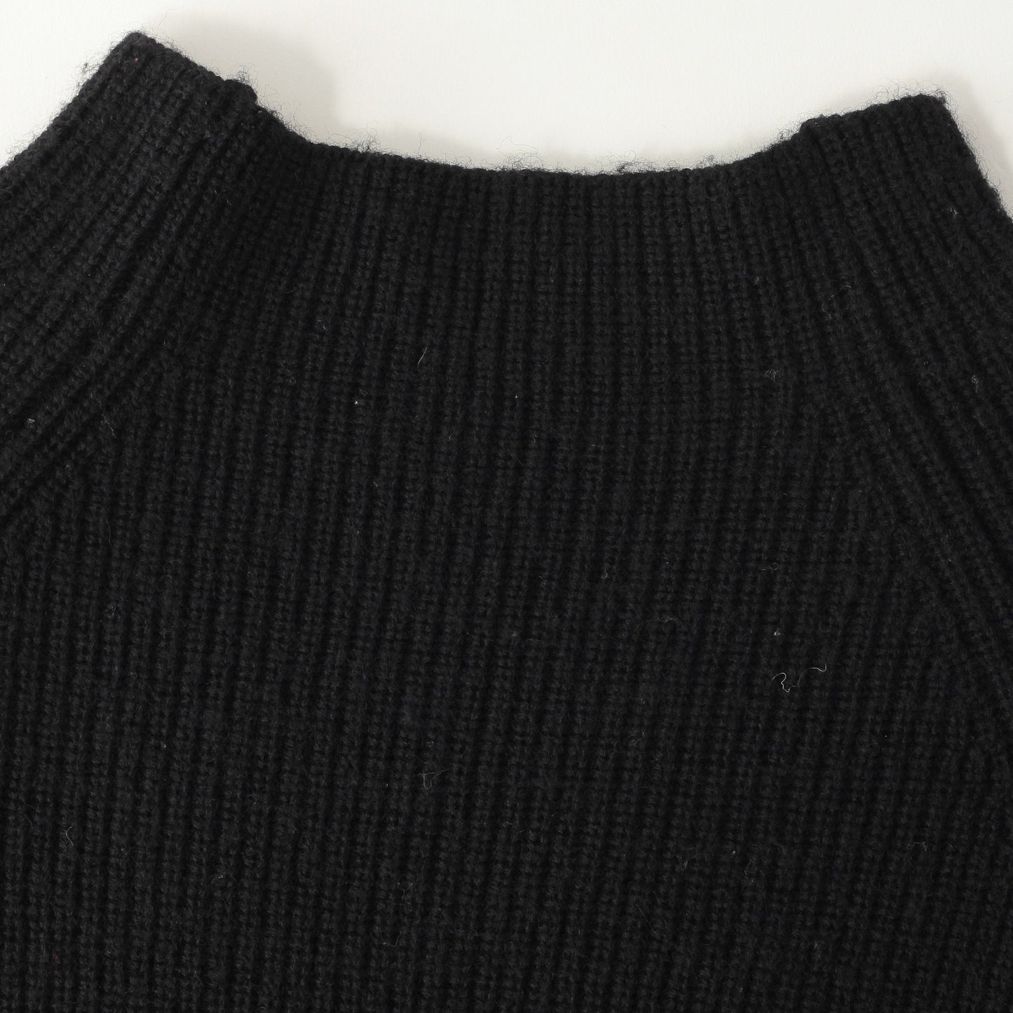 LIGHTWEIGHT WOOL KNIT