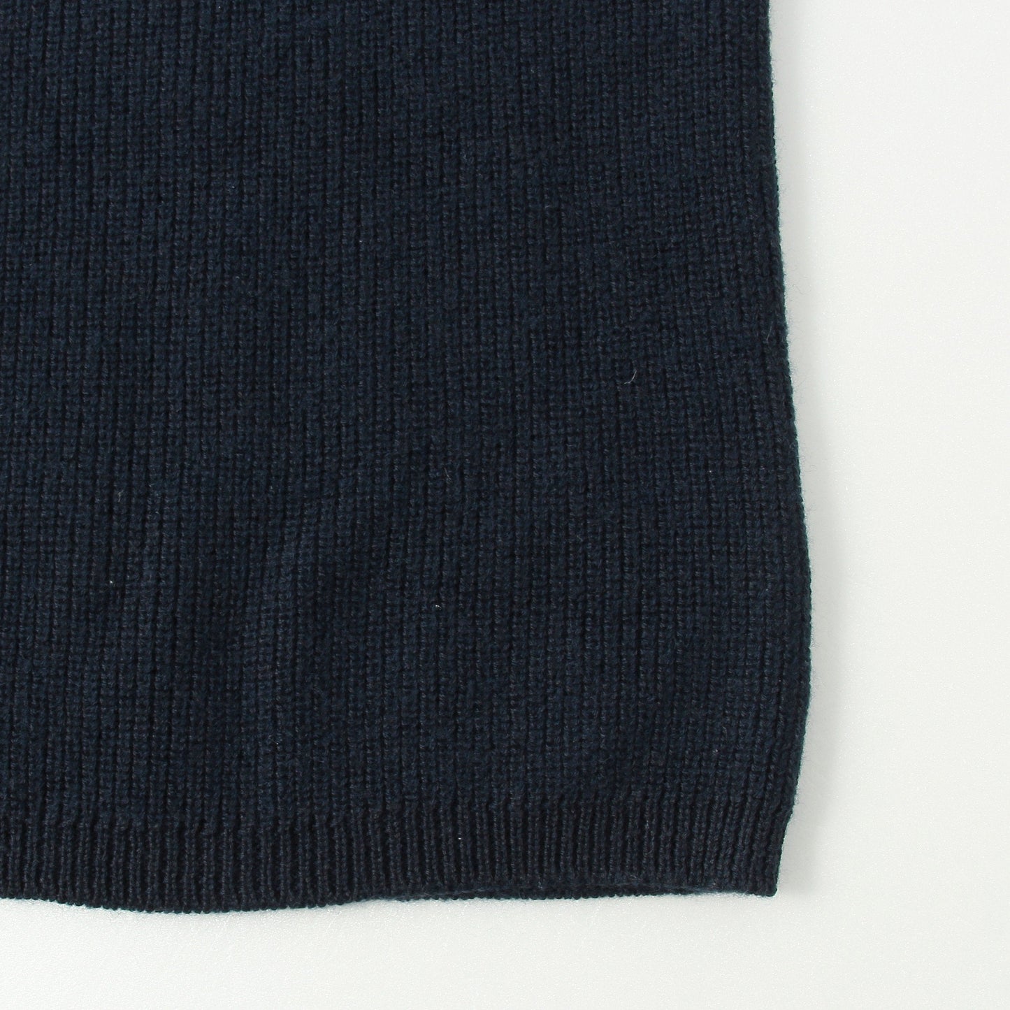 LIGHTWEIGHT WOOL KNIT