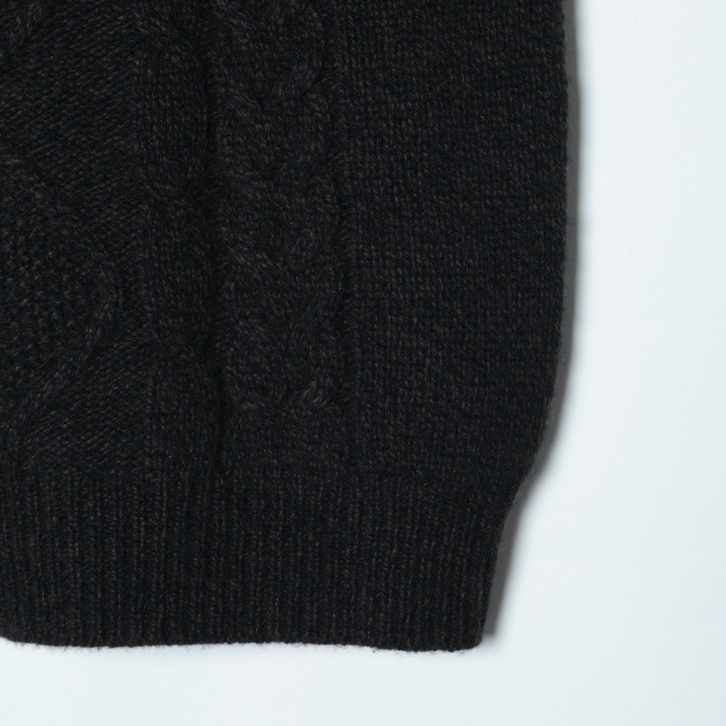 CABLE KNIT