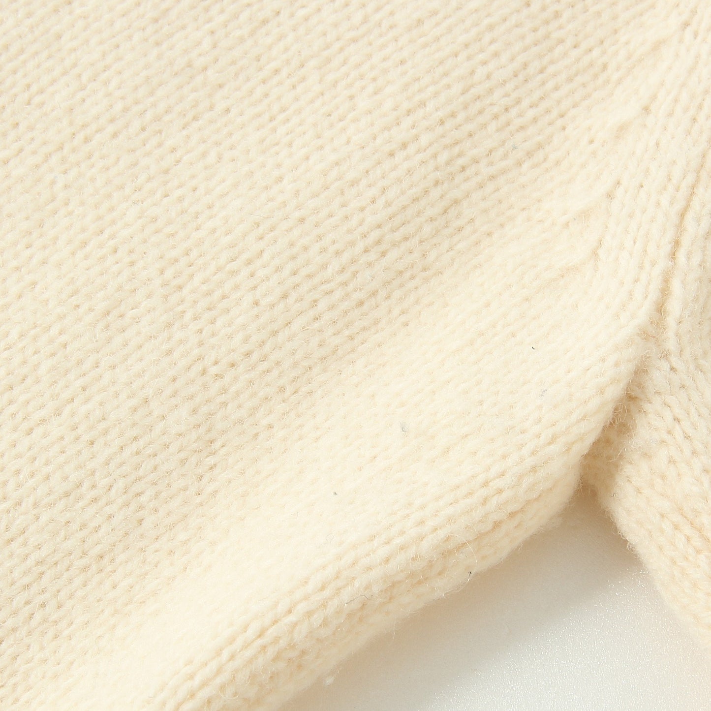 LIGHT SOFT WOOL KNIT