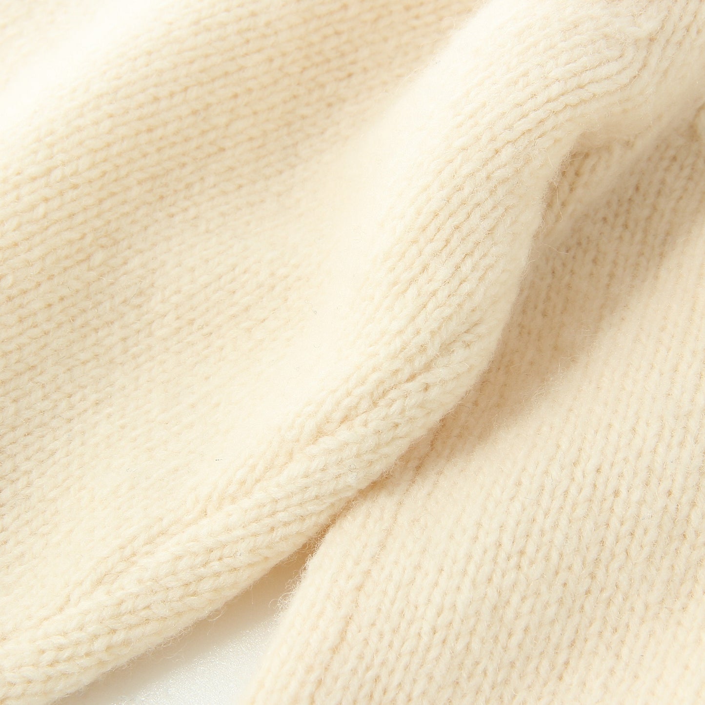 LIGHT SOFT WOOL KNIT