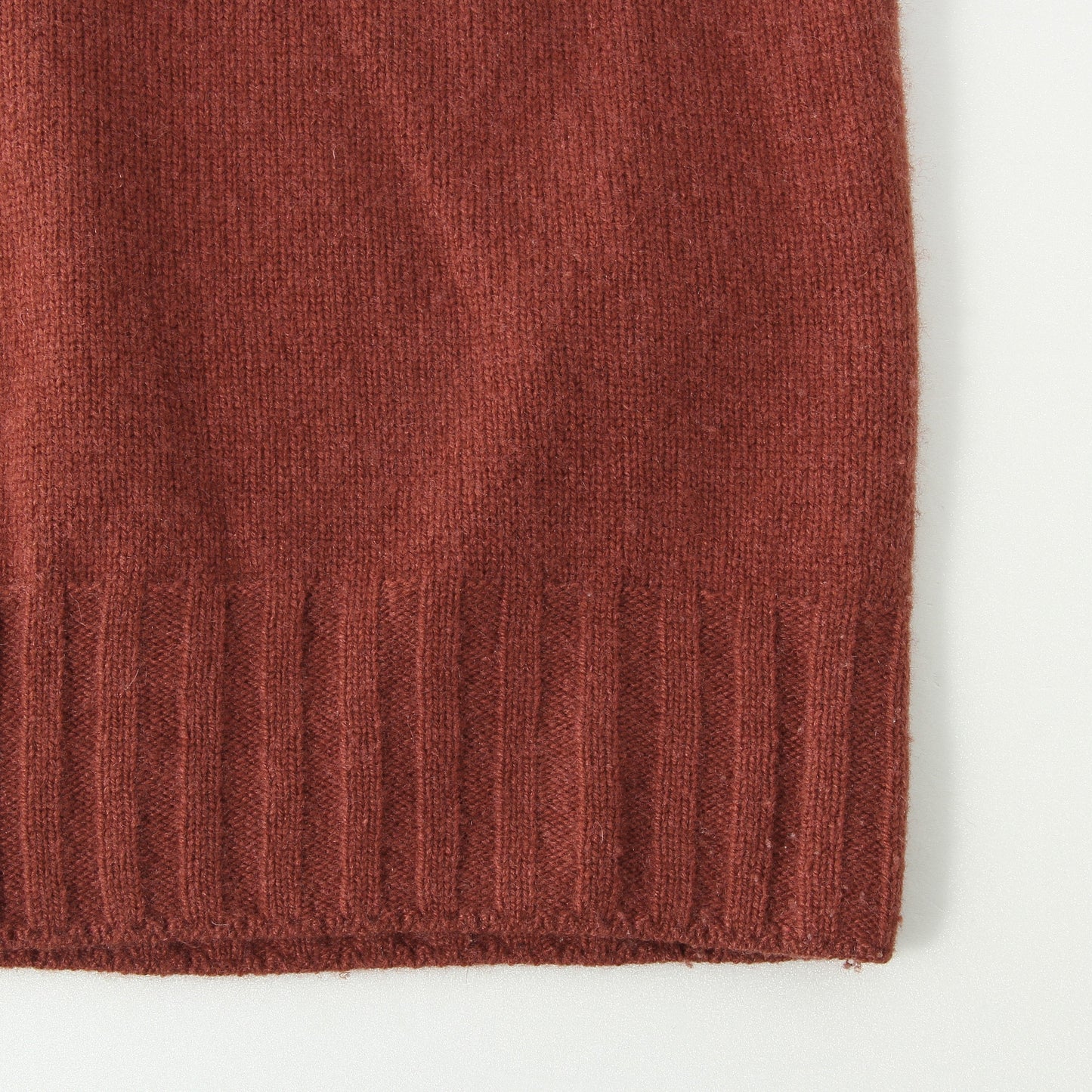 SLEEVELESS TURTLENECK KNIT