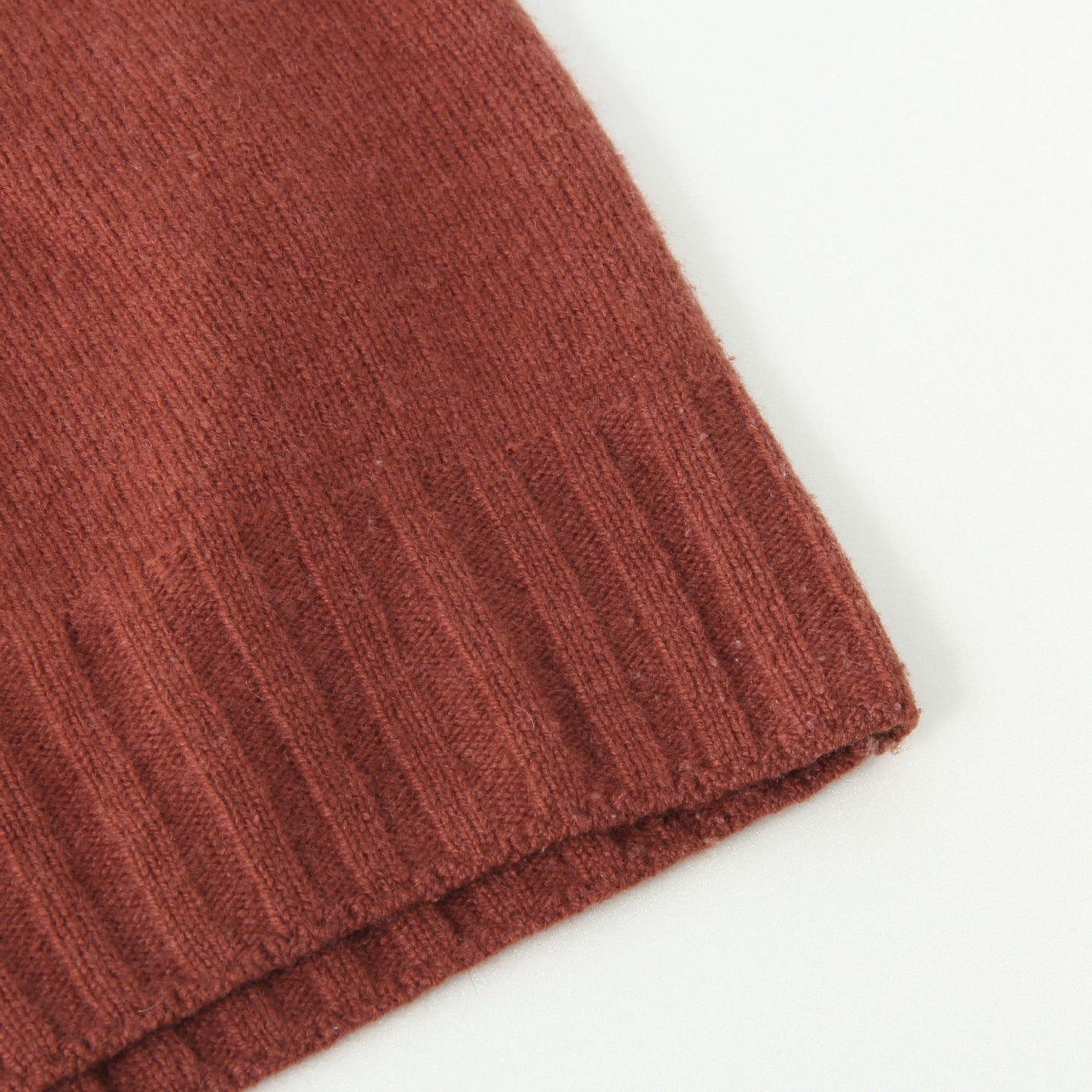 SLEEVELESS TURTLENECK KNIT