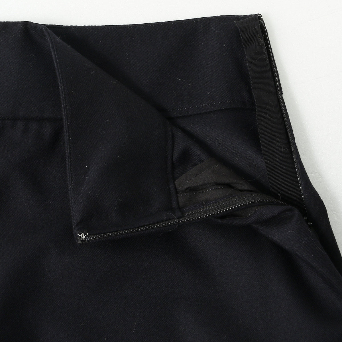 FINE WOOL FLANNEL SKIRT