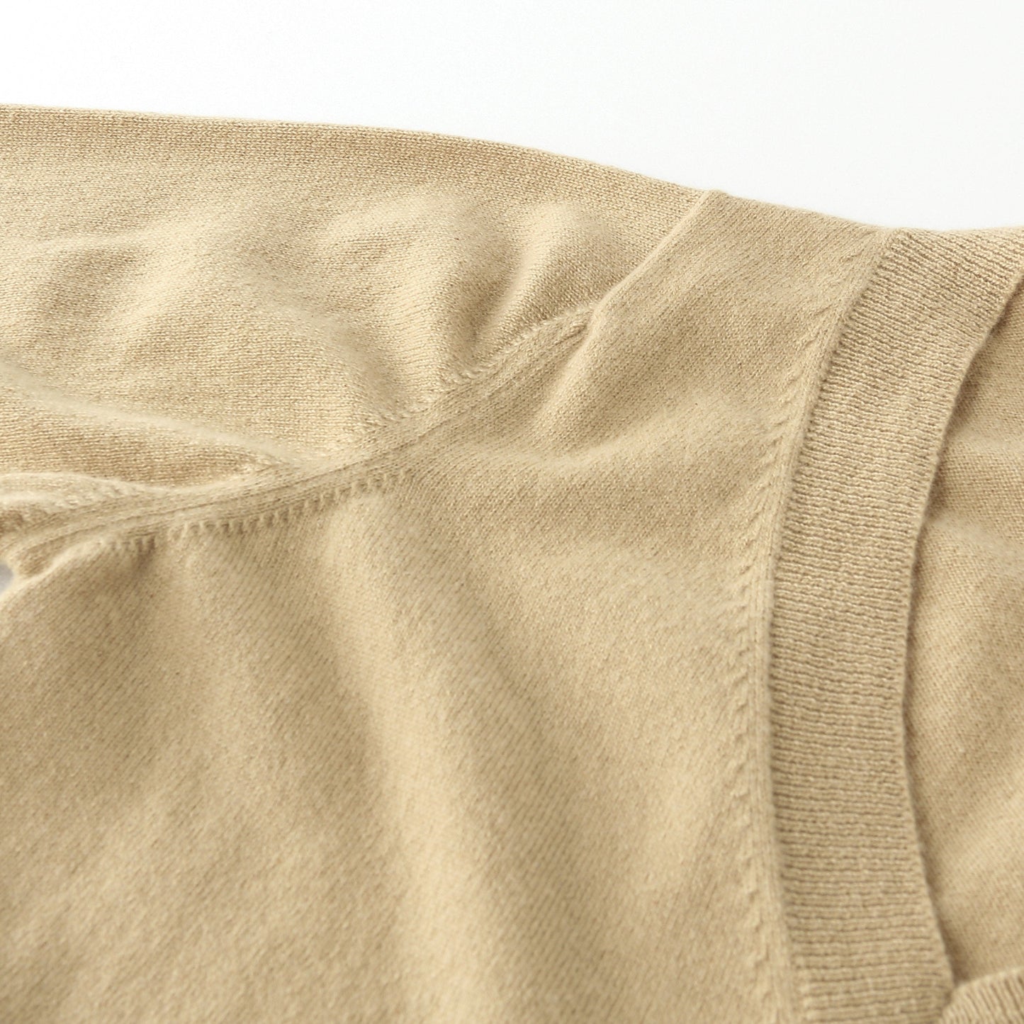 WIDE V NECK KNIT
