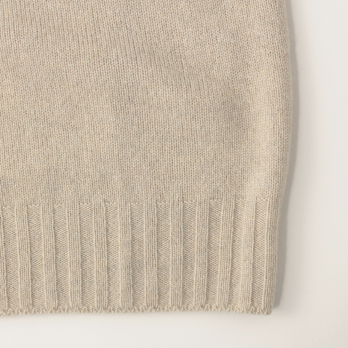 SLEEVELESS ROLL NECK KNIT