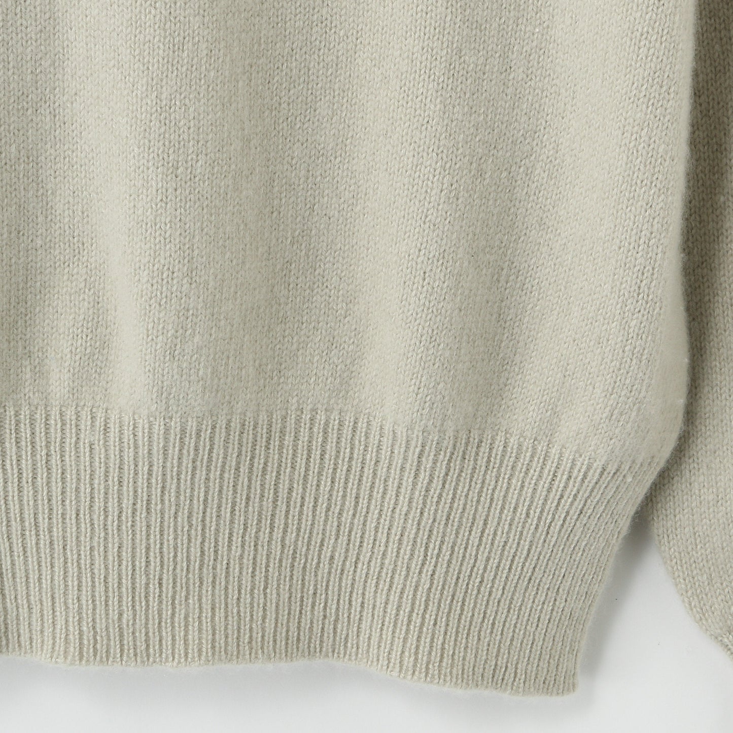 CLASSIC CREW NECK KNIT