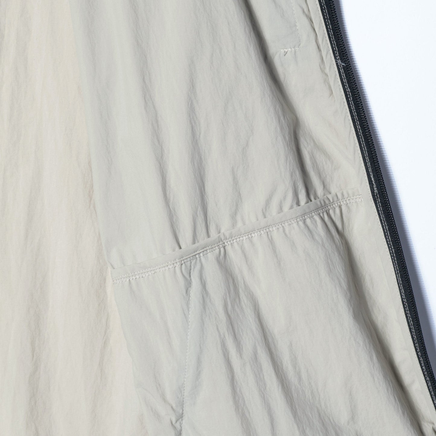 LIGHTWEIGHT NYLON POPLIN COAT