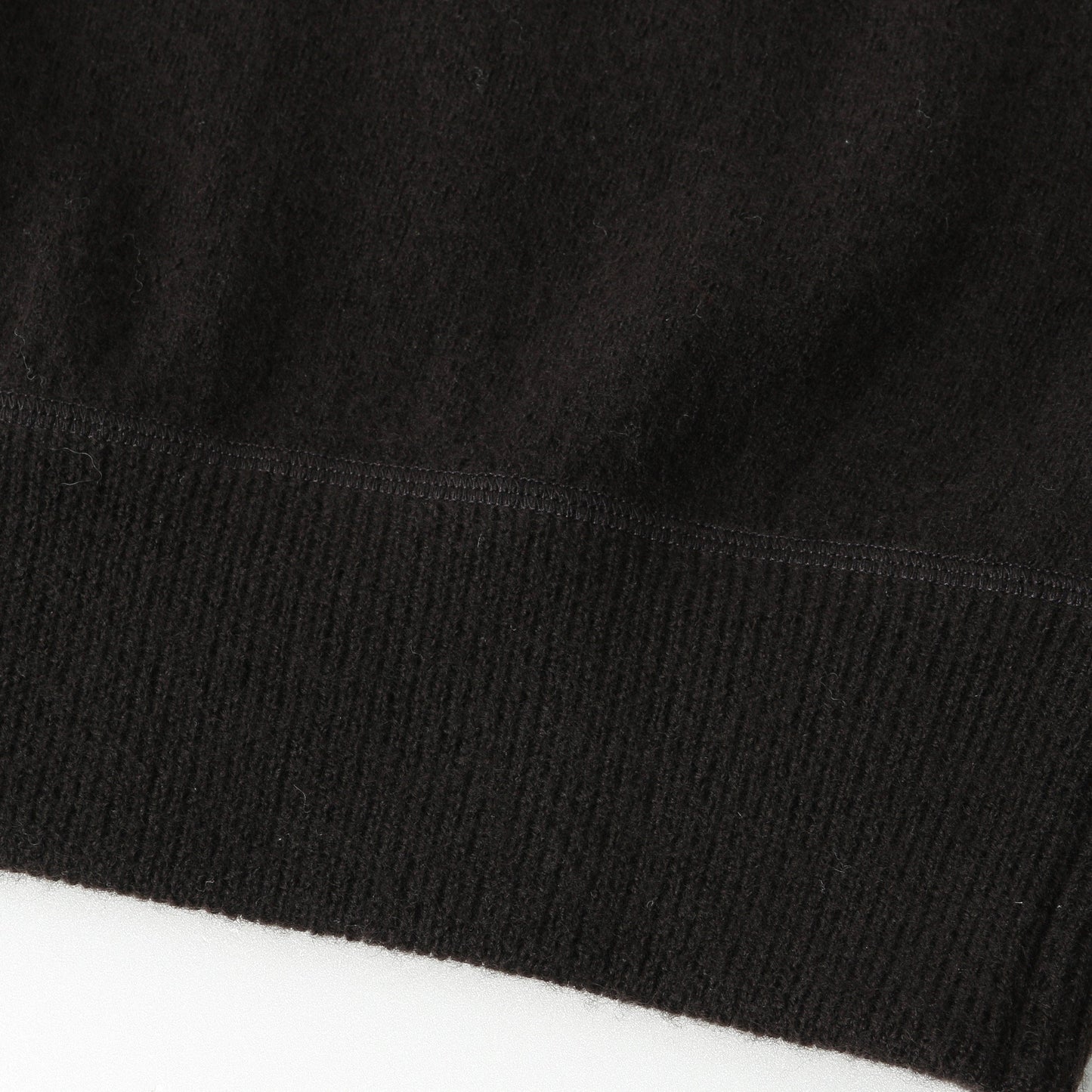 FELTED DRY WOOL KNITWEAR