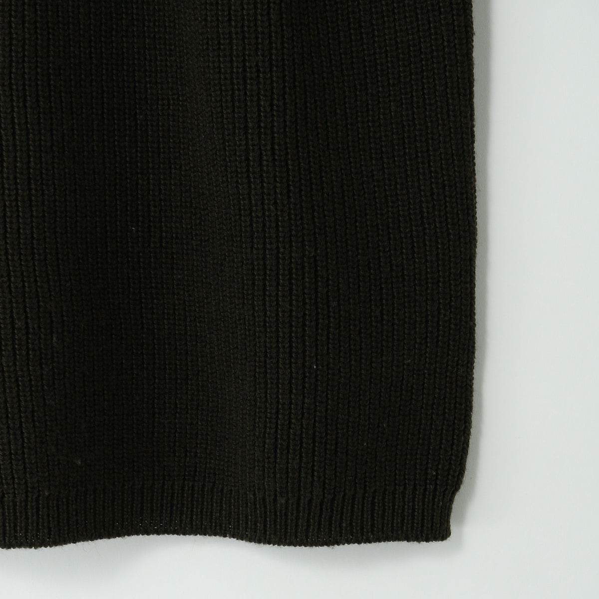 LIGHTWEIGHT WOOL KNIT