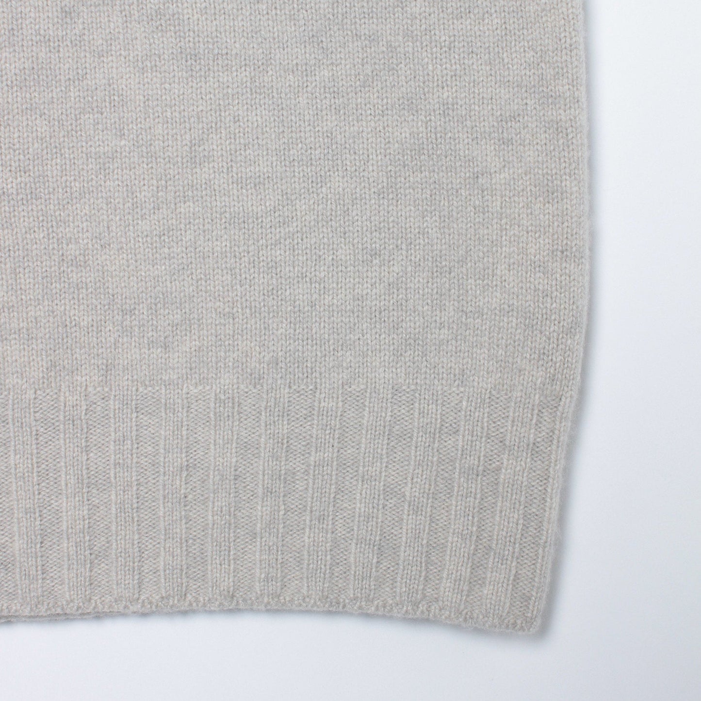 SLEEVELESS TURTLE NECK KNIT