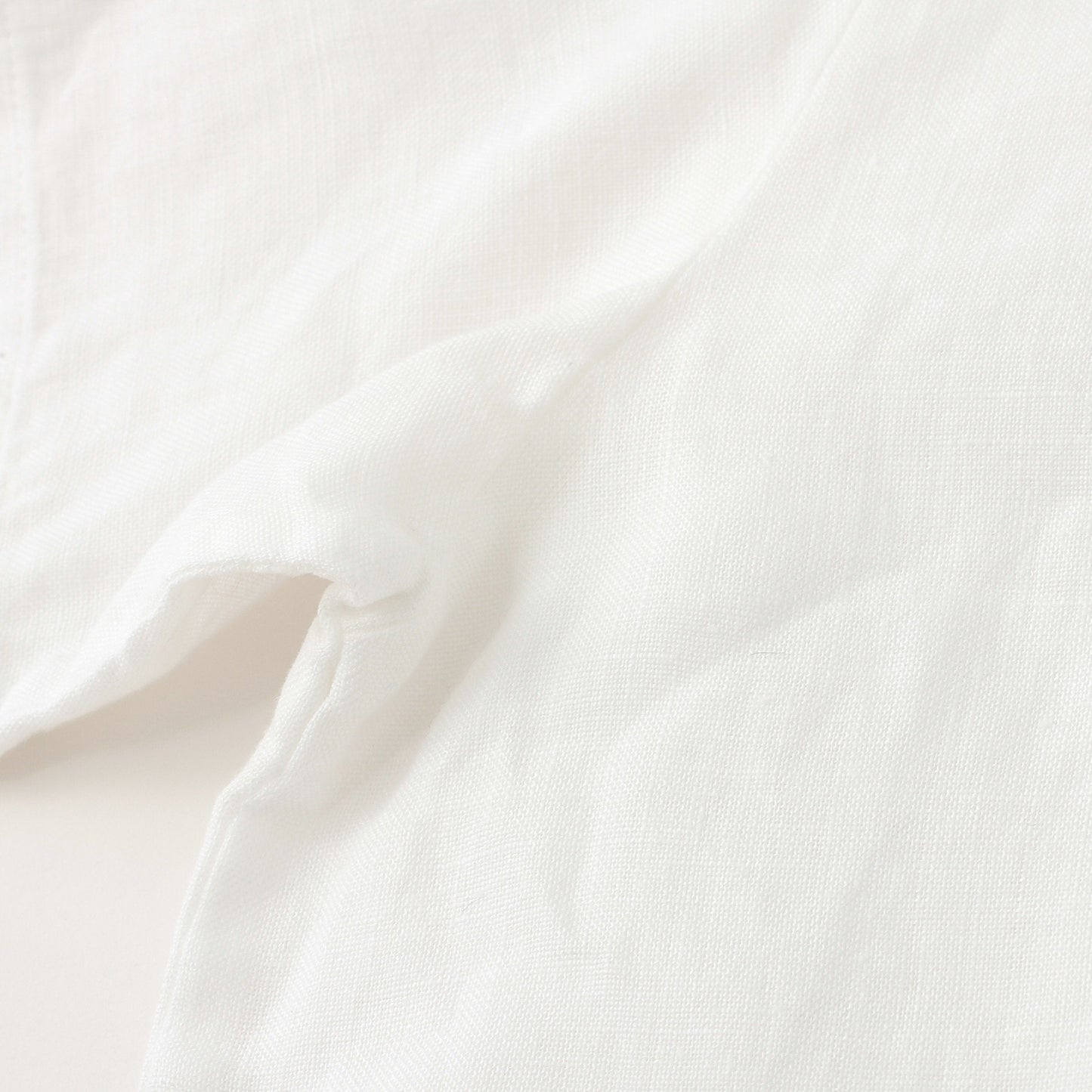 CLEAN LINEN SHIRT