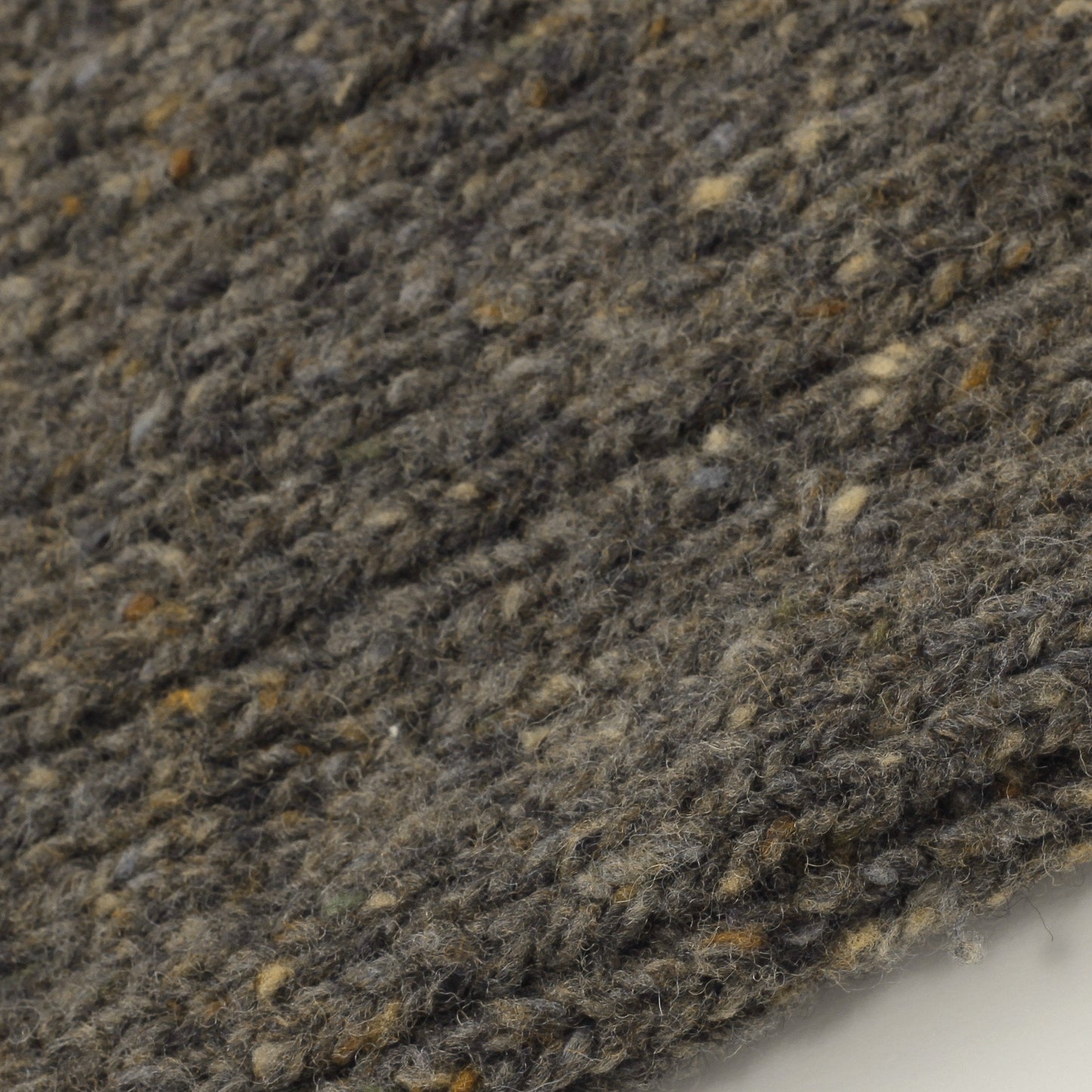SOFT WOOL DONEGAL KNIT