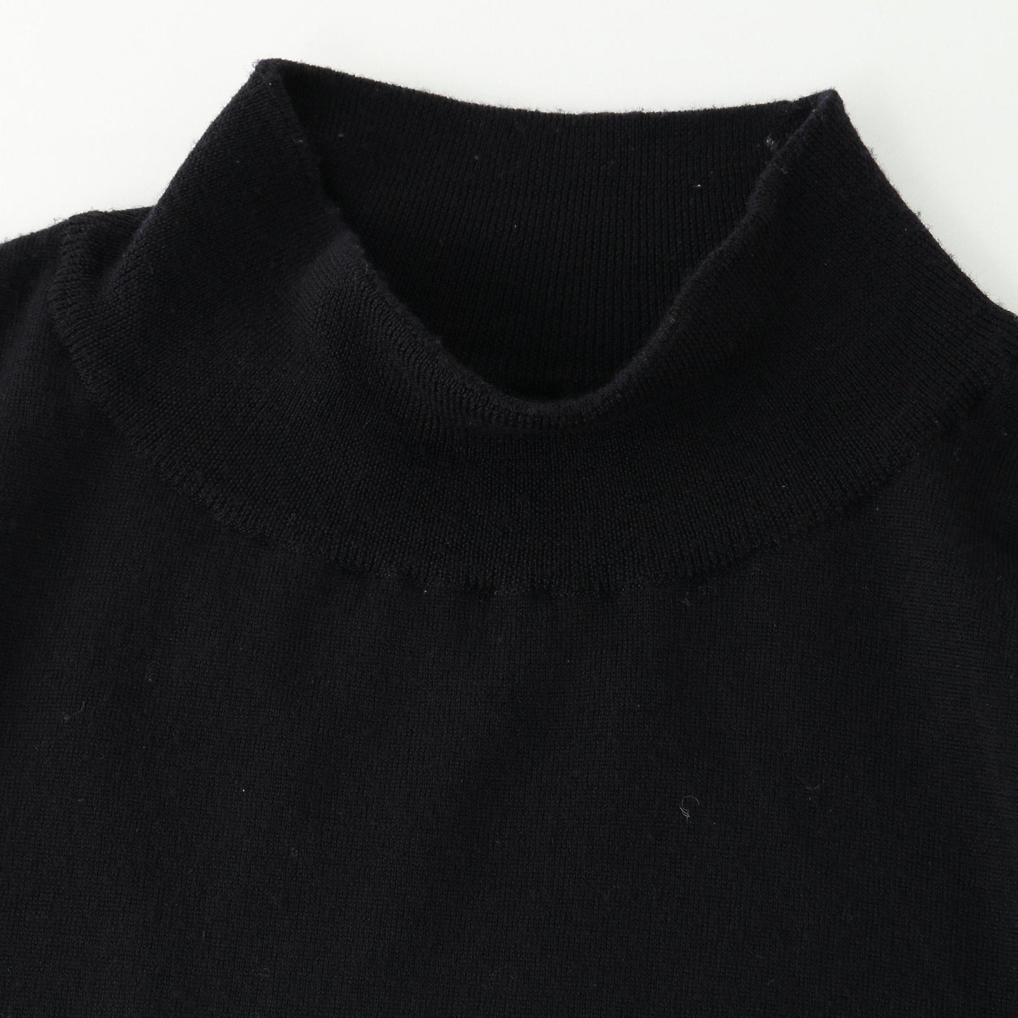 SHORT SLEEVE TURTLE NECK KNIT