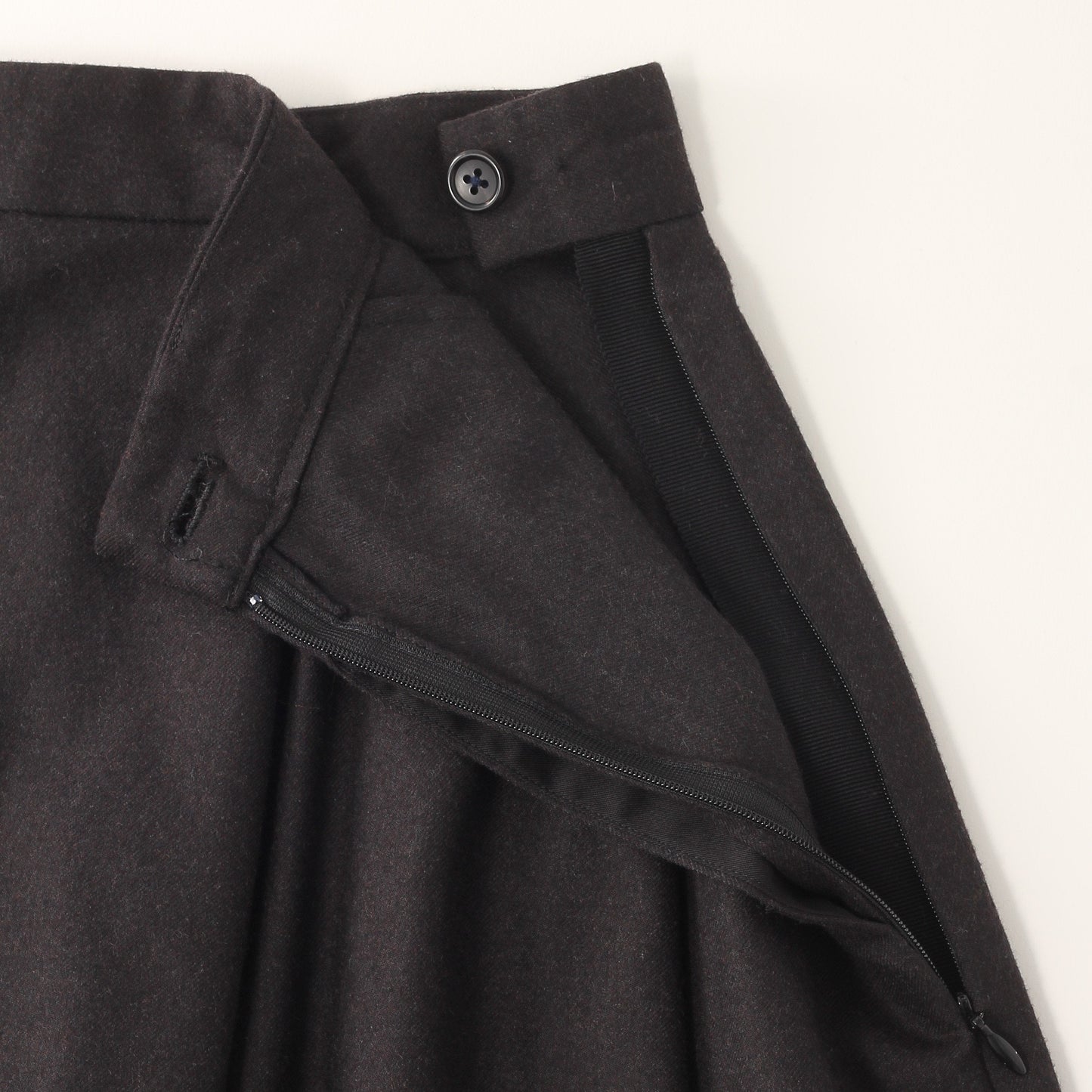 FINE WOOL FLANNEL SKIRT