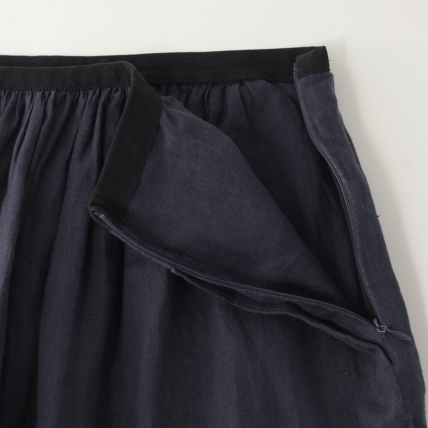 LIGHTWEIGHT LINEN SKIRT