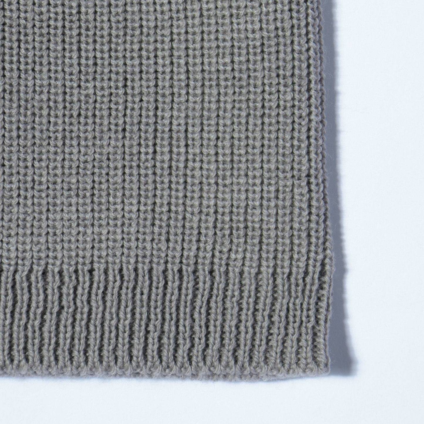 LIGHTWEIGHT WOOL KNIT