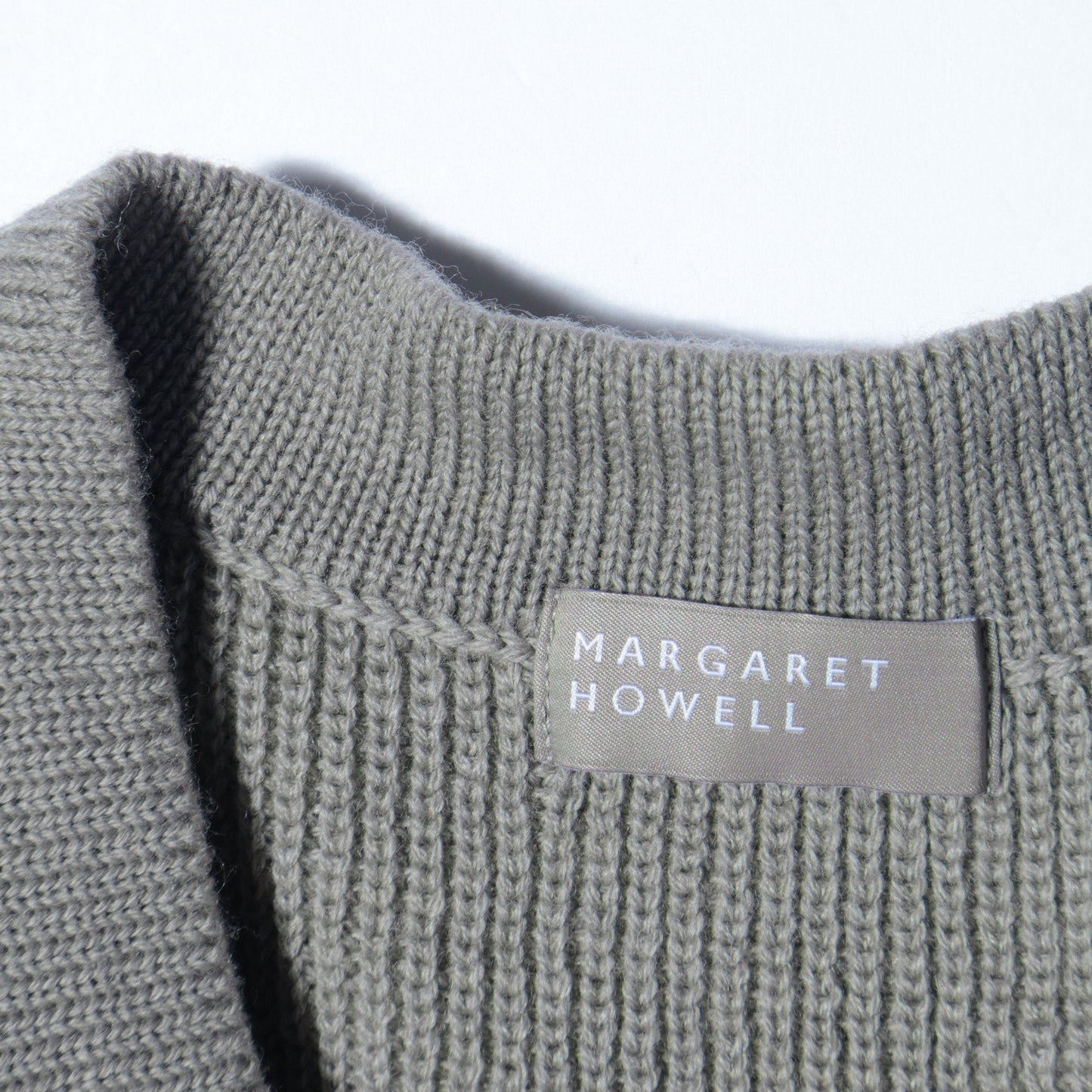 LIGHTWEIGHT WOOL KNIT