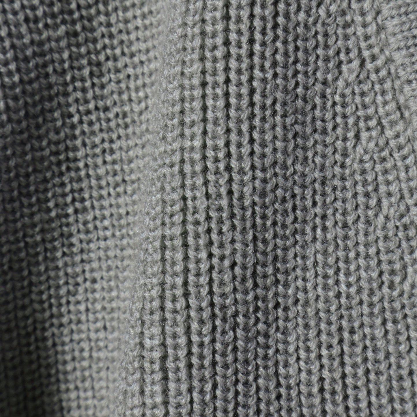 LIGHTWEIGHT WOOL KNIT