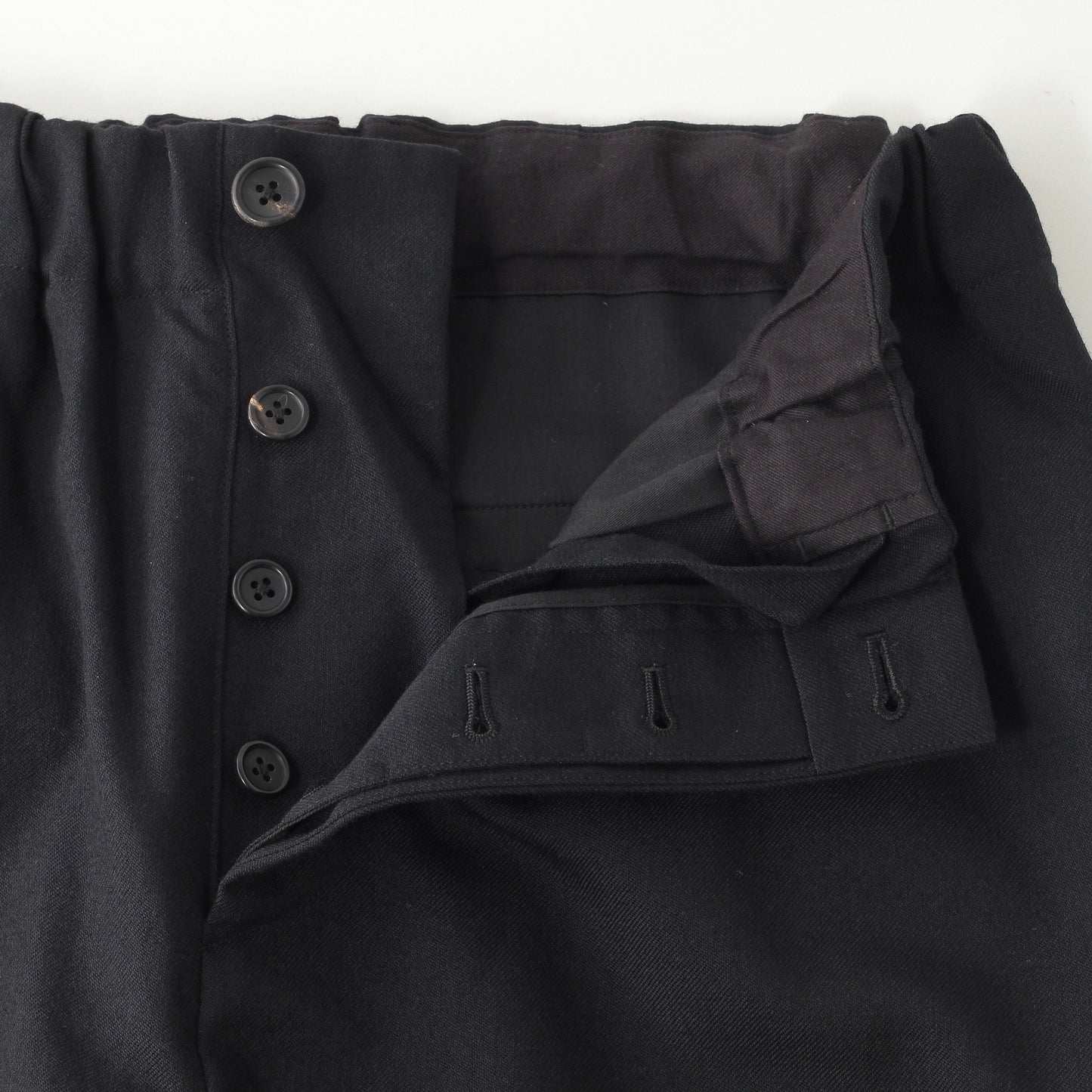 DRY WOOL TWILL CHAMBRAY TROUSERS