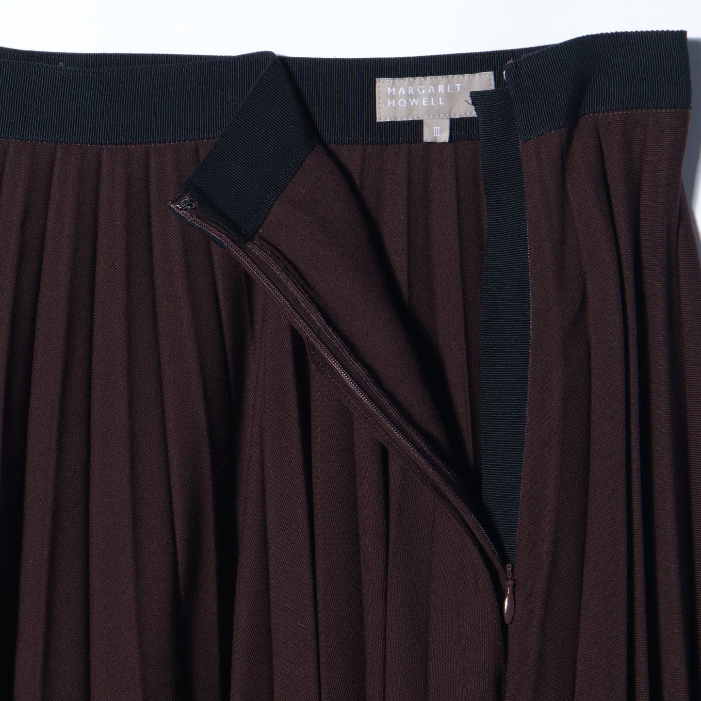 FINE WOOL GABARDINE SKIRT