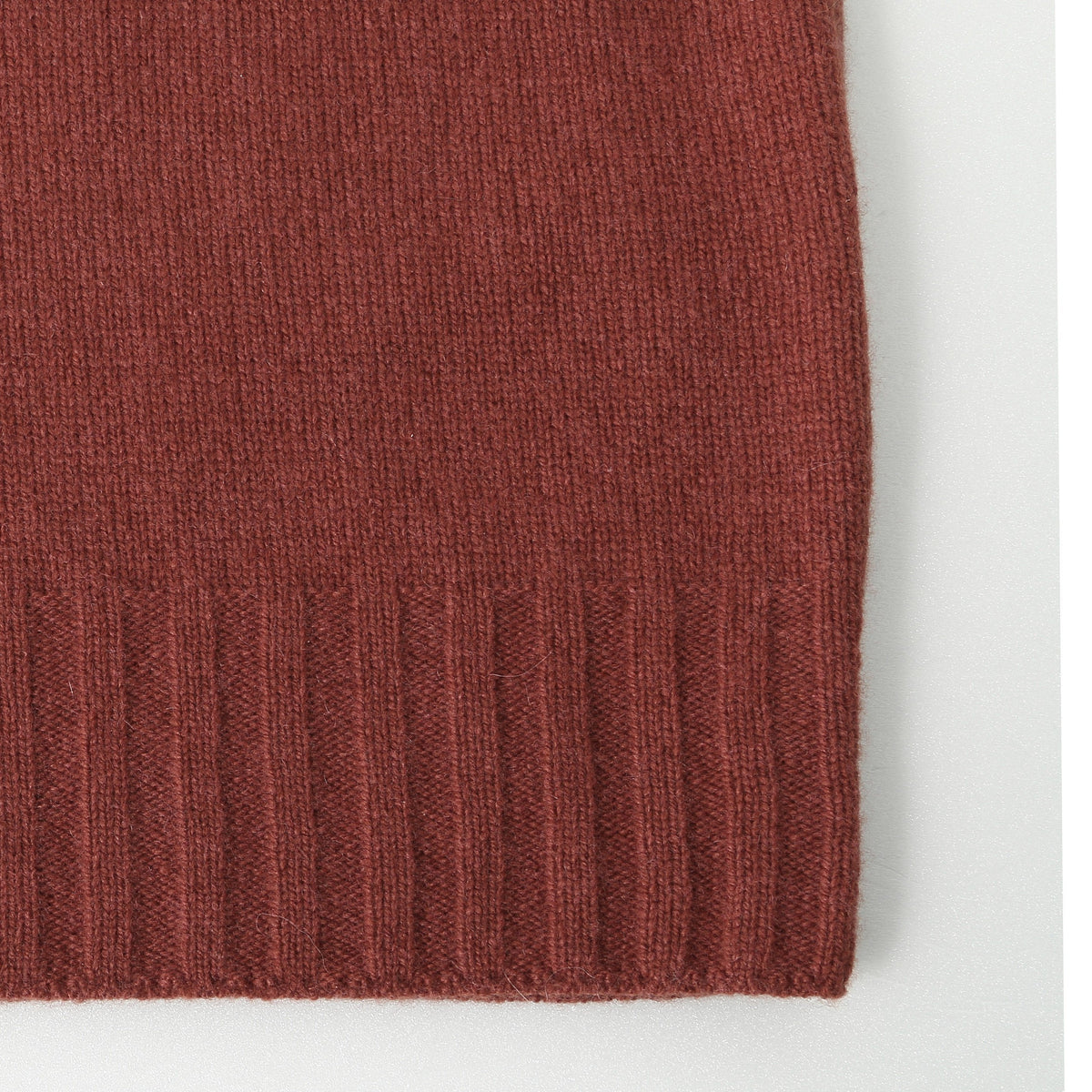 SLEEVELESS TURTLENECK KNIT