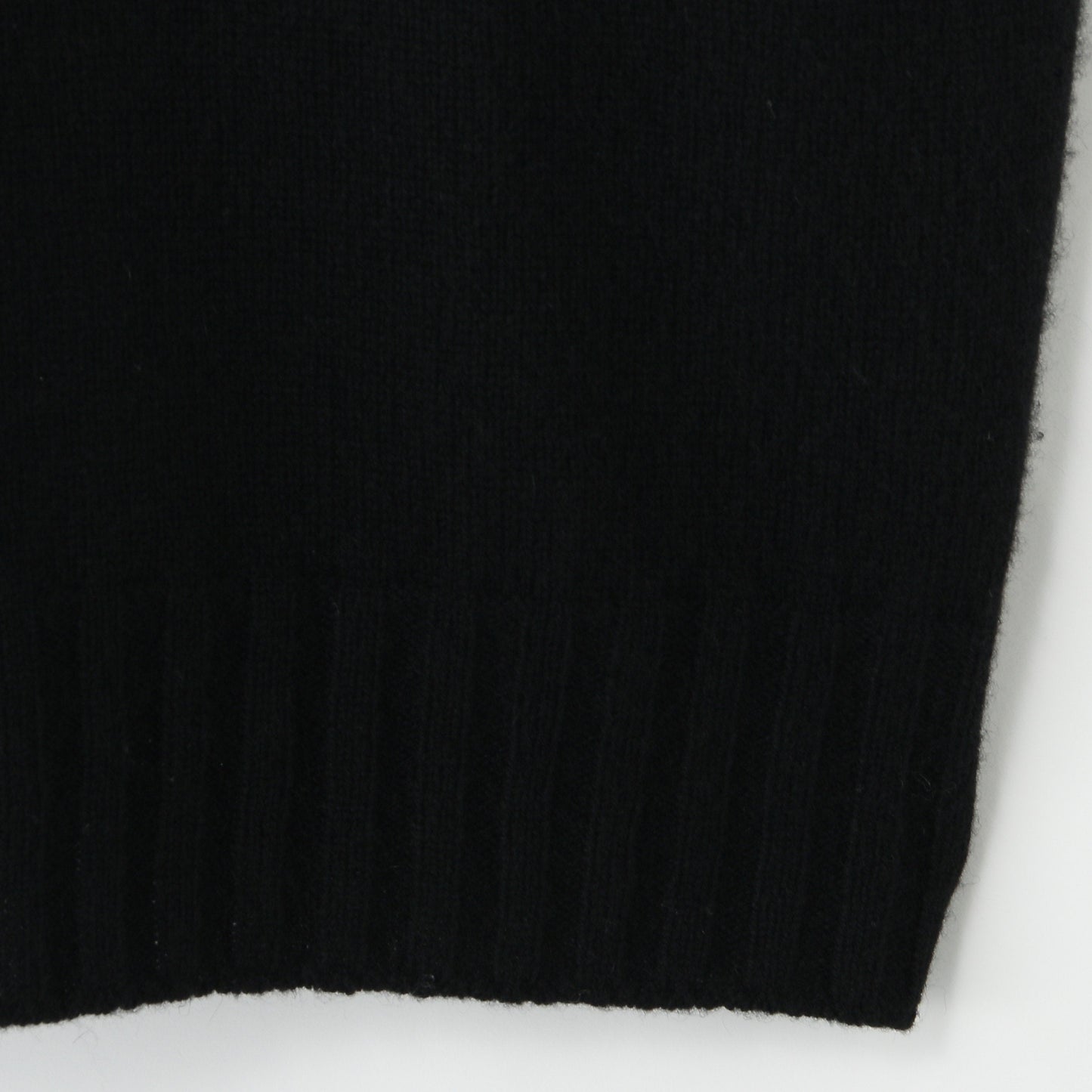 SLEEVELESS ROLL NECK KNIT