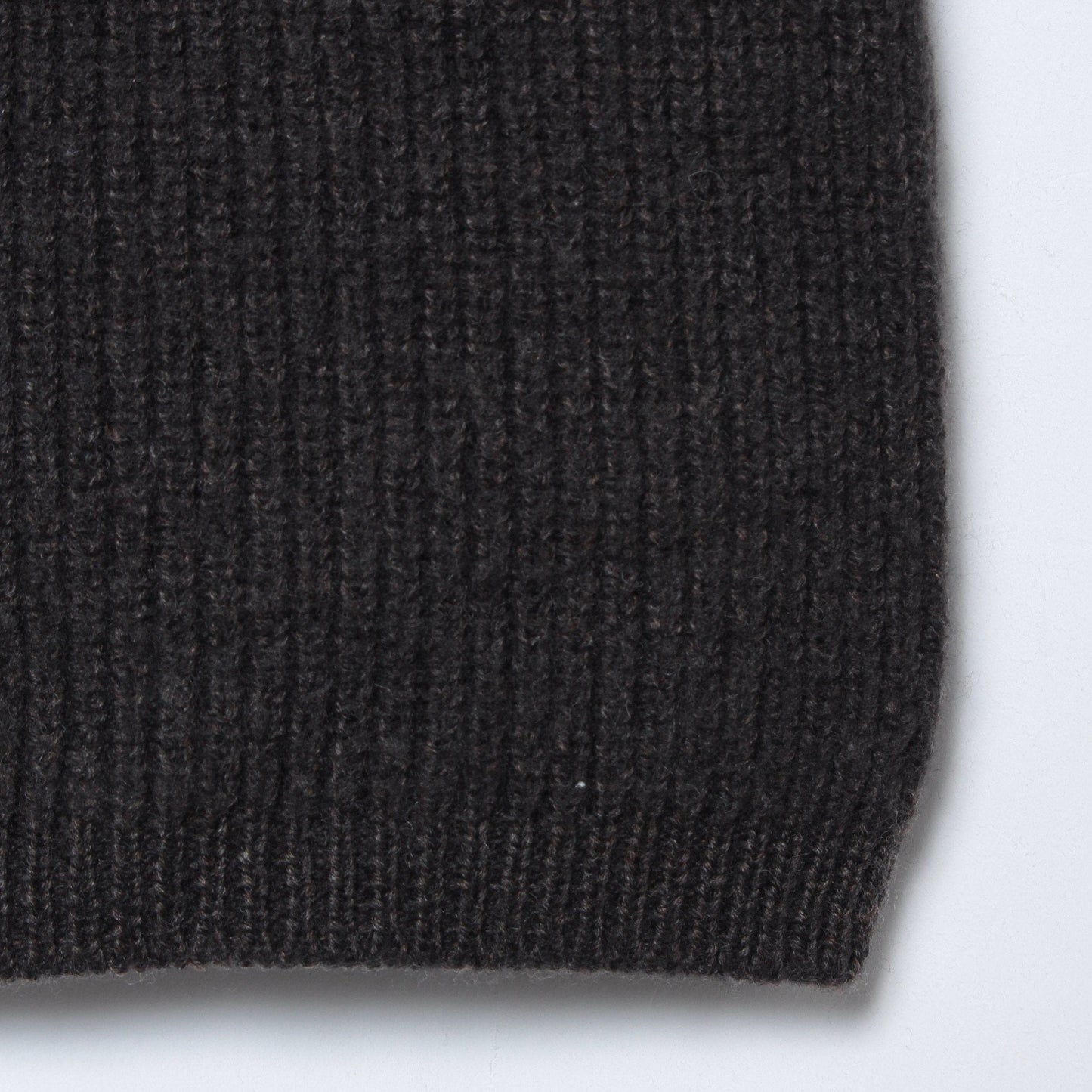 LIGHTWEIGHT WOOL KNIT